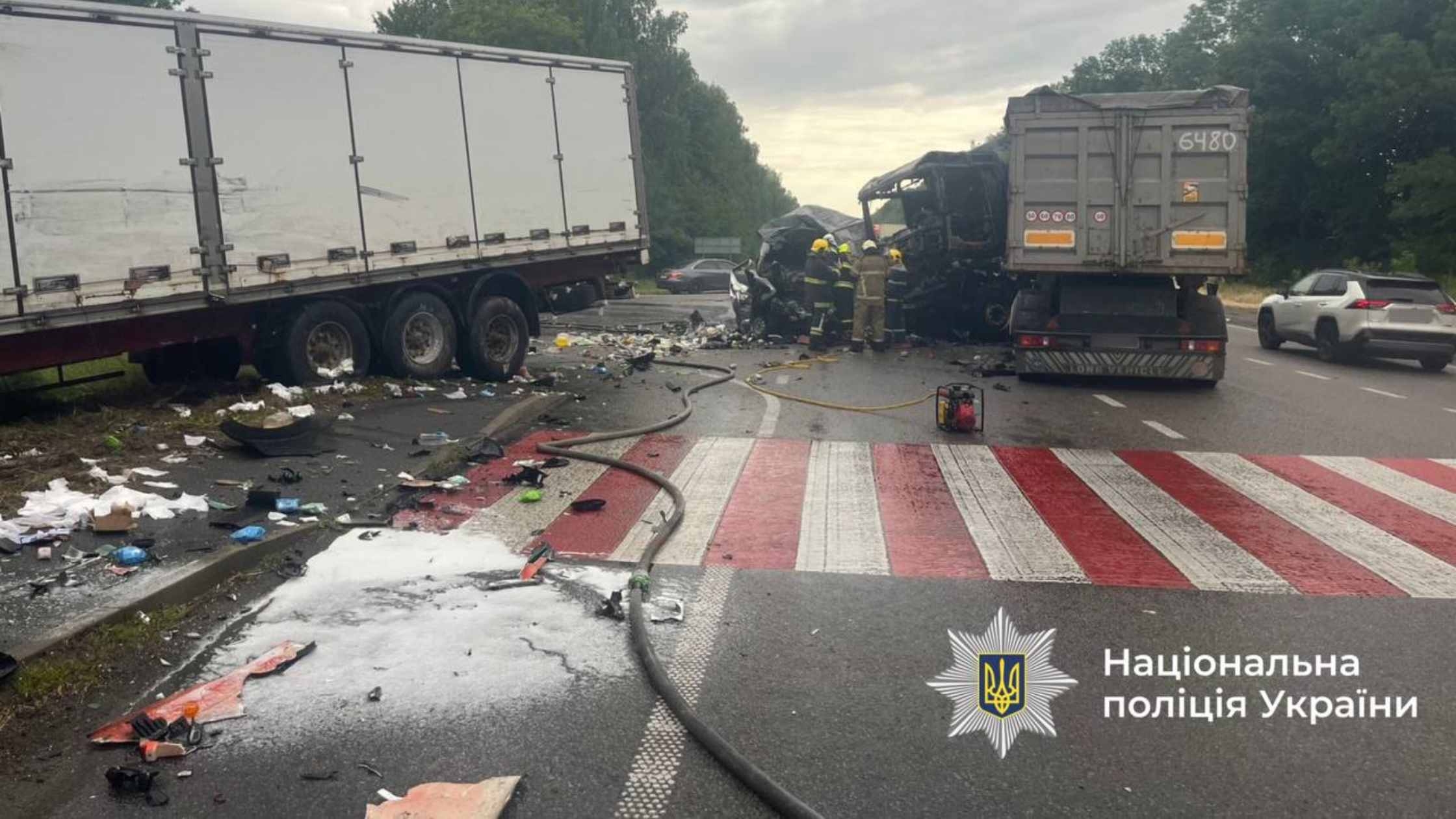 На Вінниччині зіткнулись вантажівки та мікроавтобус - відомо щонайменше про двох загиблих