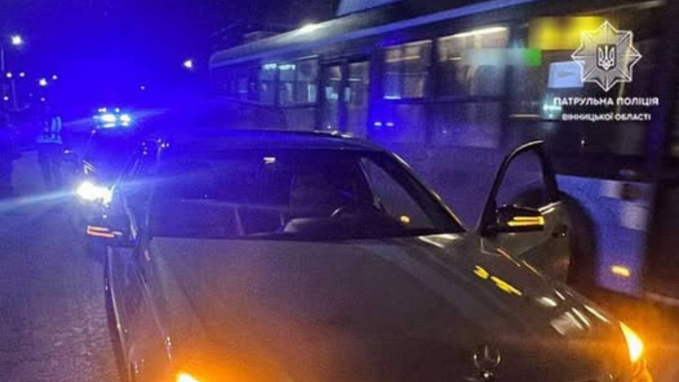 На вул.Пирогова у Вінниці патрульні зупинили п'яного водія “Мерседеса”