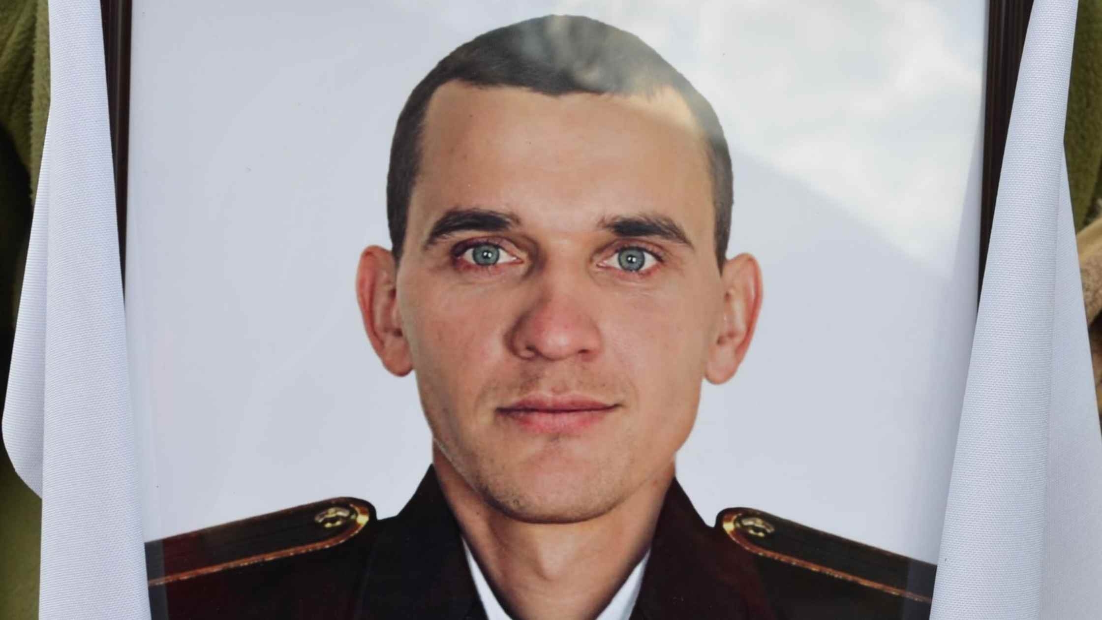 На Ямпільщині прощались з молодим командиром, молодшим сержантом Юрієм Яворським