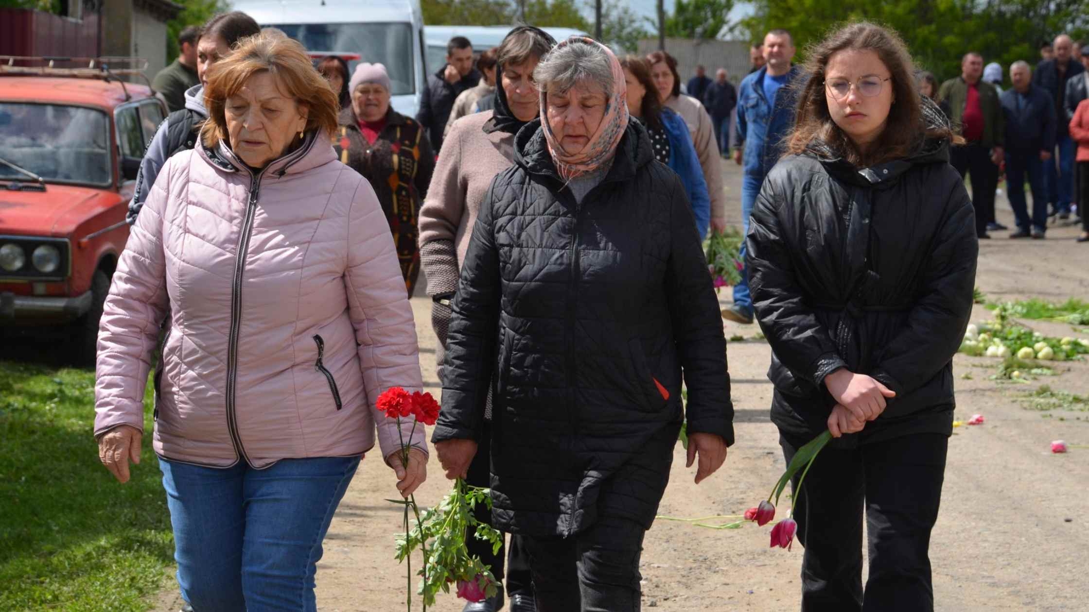 На Ямпільщині прощались з молодим командиром, молодшим сержантом Юрієм Яворським