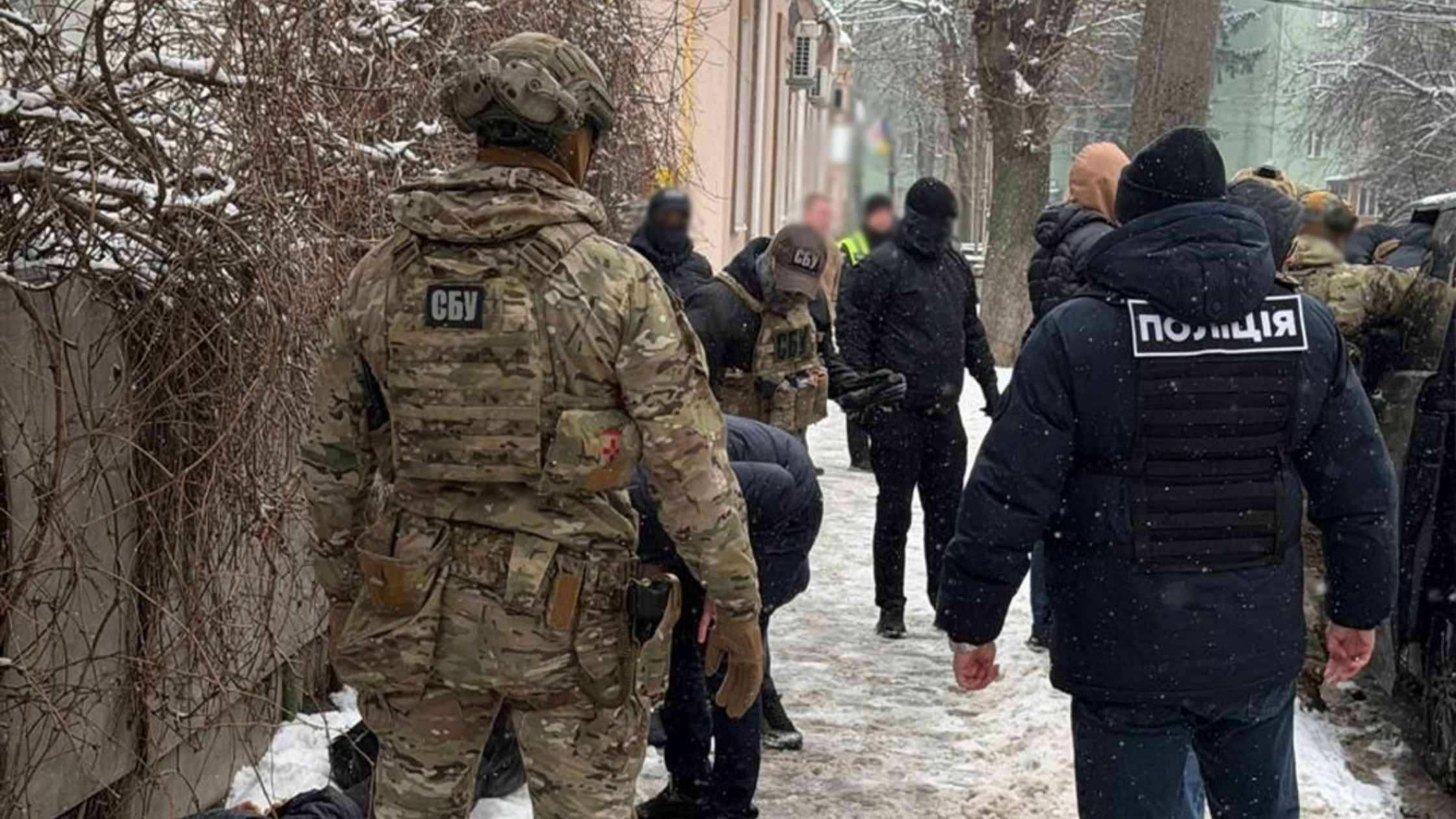 Нацполіція спільно з СБУ викрила вінничан, які за гроші «відбивали» чоловіків від мобілізації