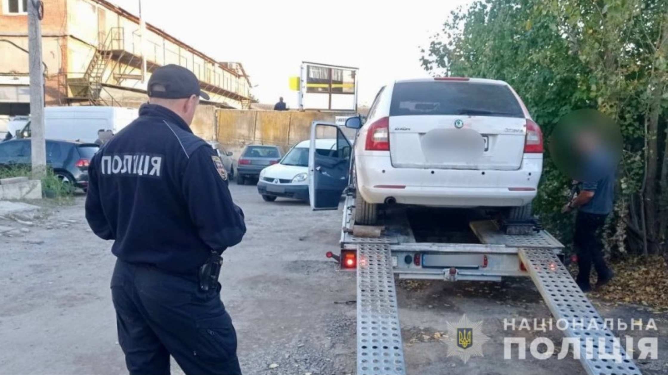 Наїхав на громадського діяча: водія автомобіля Skoda підозрюють у замаху на вбивство 