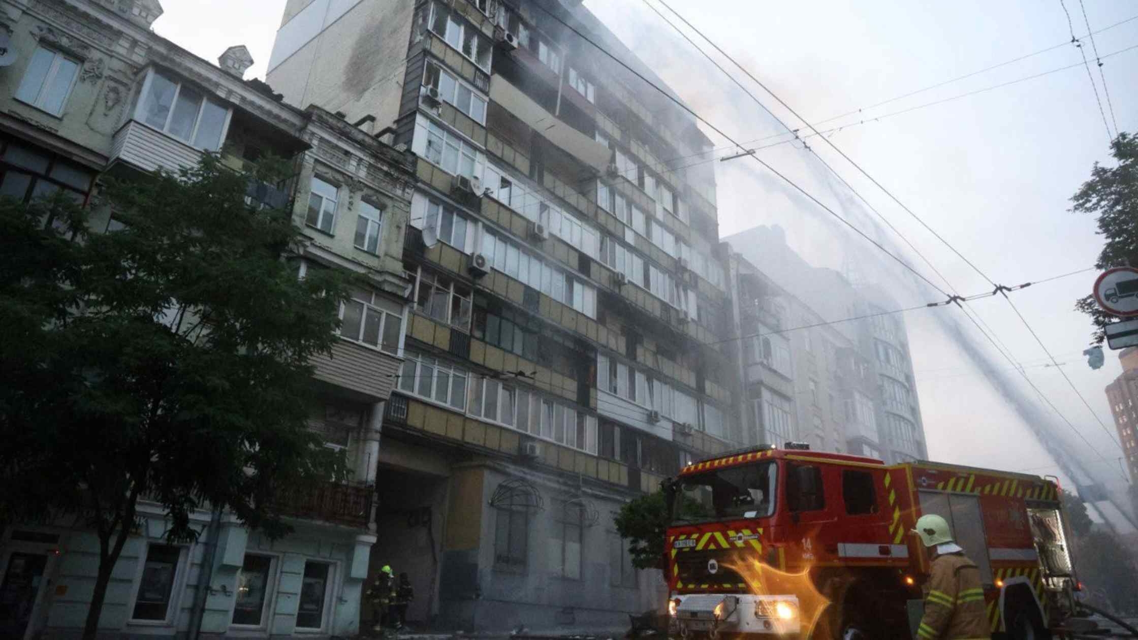 Нічна ракетно-дронова атака на Київ: двоє загиблих і 16 постраждалих