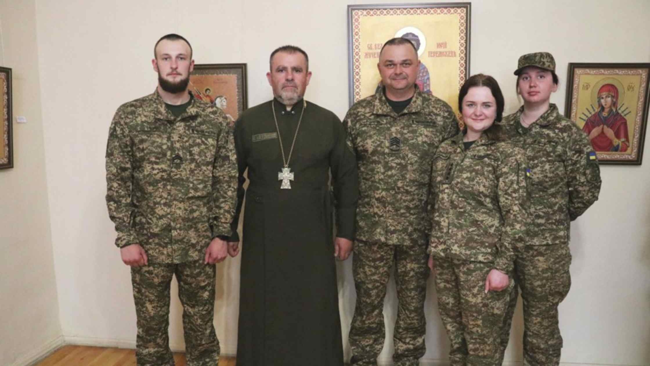 Образи християнських святих на 15 іконах зобразили вінницькі військовослужбовці
