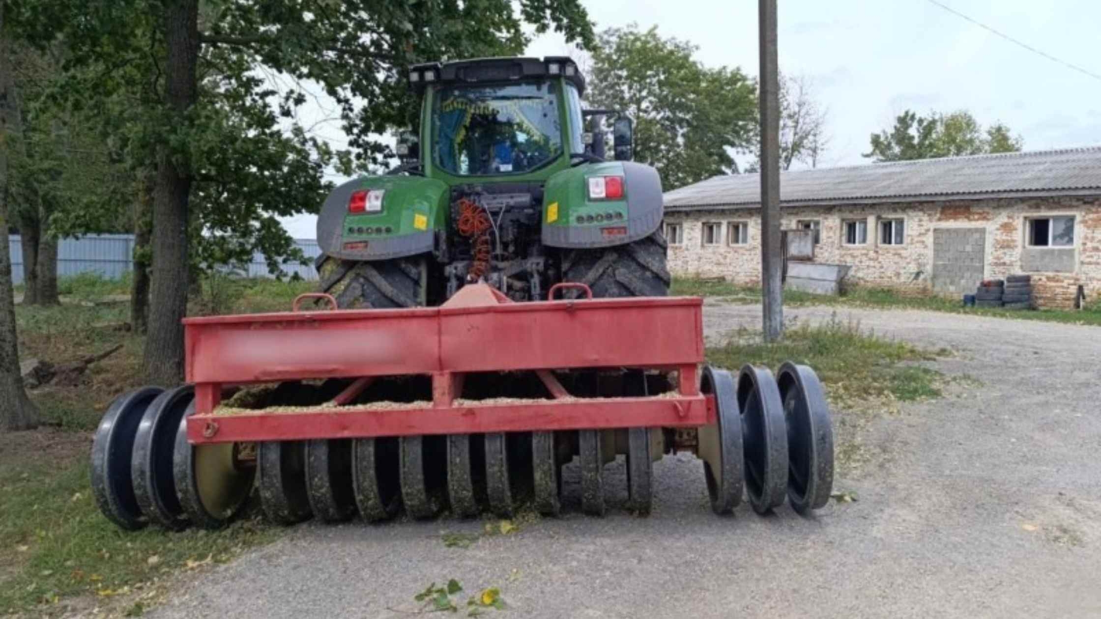 П'яний тракторист на Вінниччині на смерть переїхав двох працівників на фермі