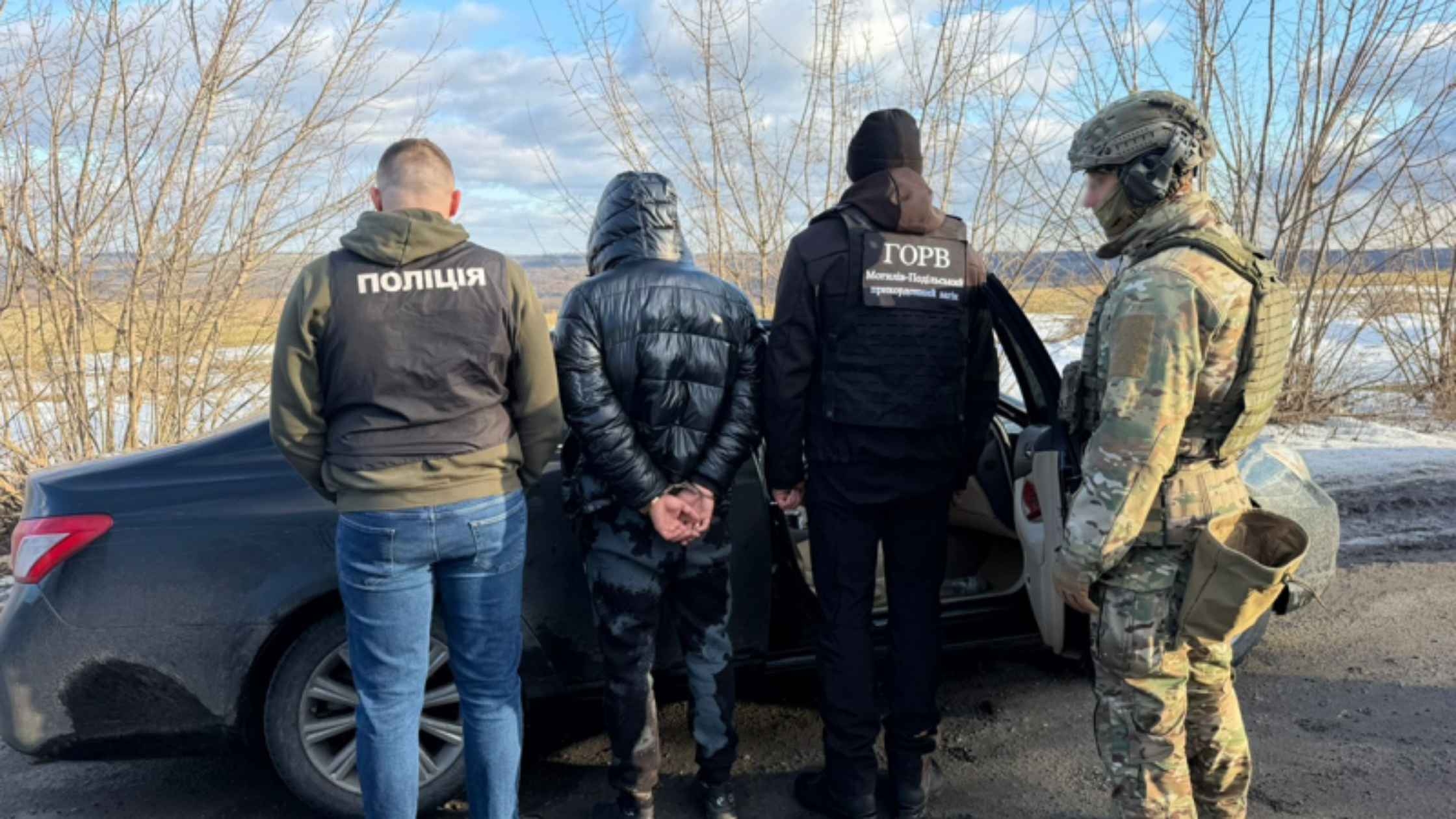 Перекрили «трансфер»: за незаконний перетин кордону на Вінниччині брали 8000 доларів