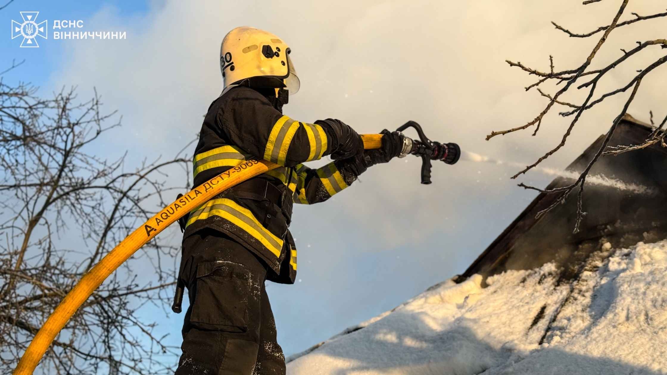 Під час пожежі на Вінниччині опіки отримав 58-річний мешканець, його госпіталізували