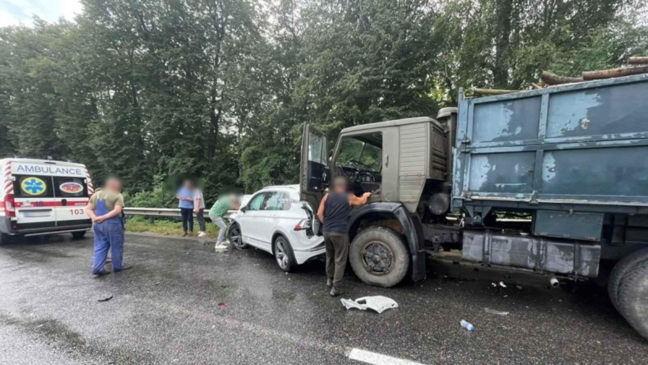Під Вінницею сталась аварія за участі чотирьох авто, один з водіїв загинув