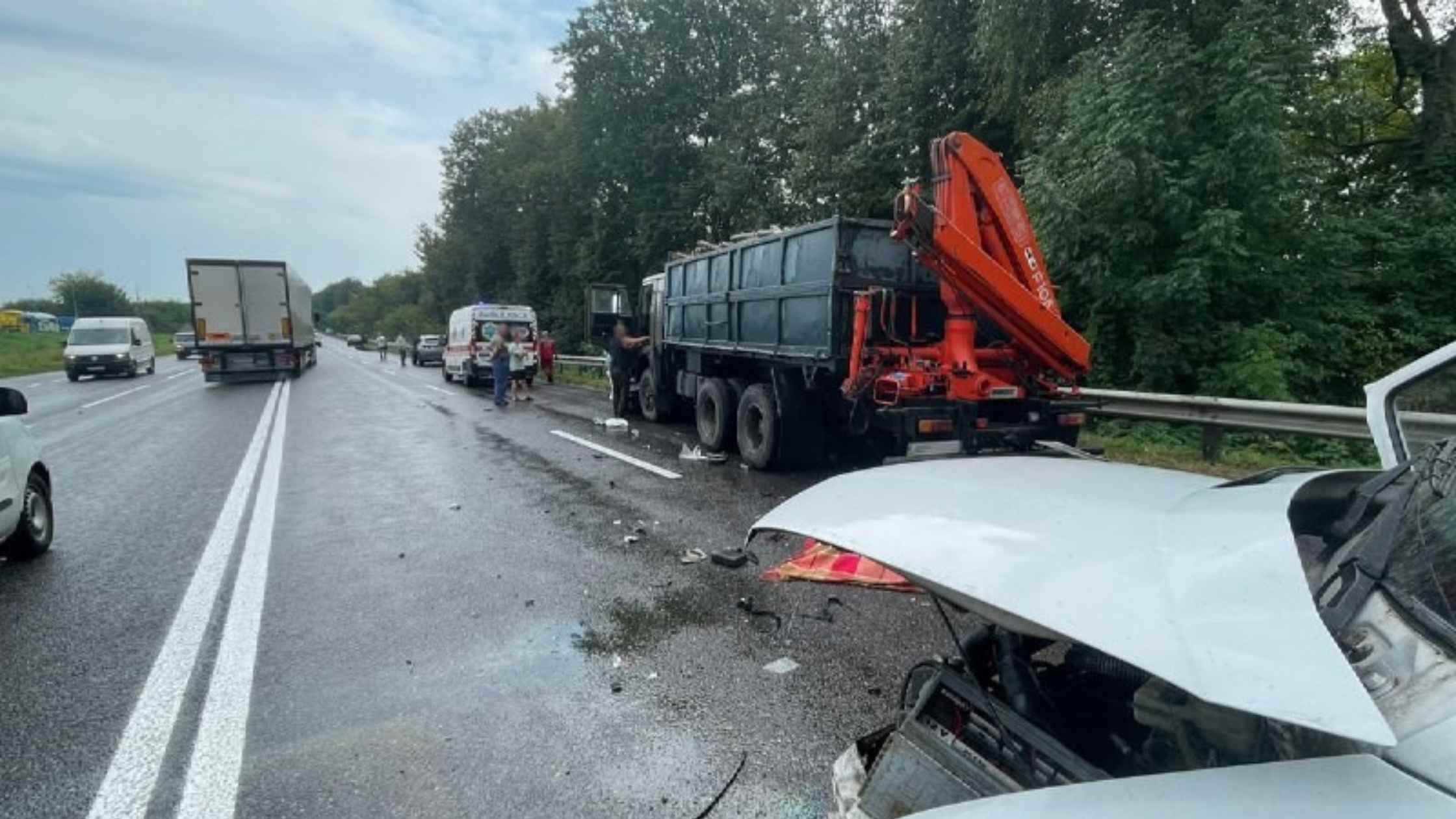 Під Вінницею сталась аварія за участі чотирьох авто, один з водіїв загинув