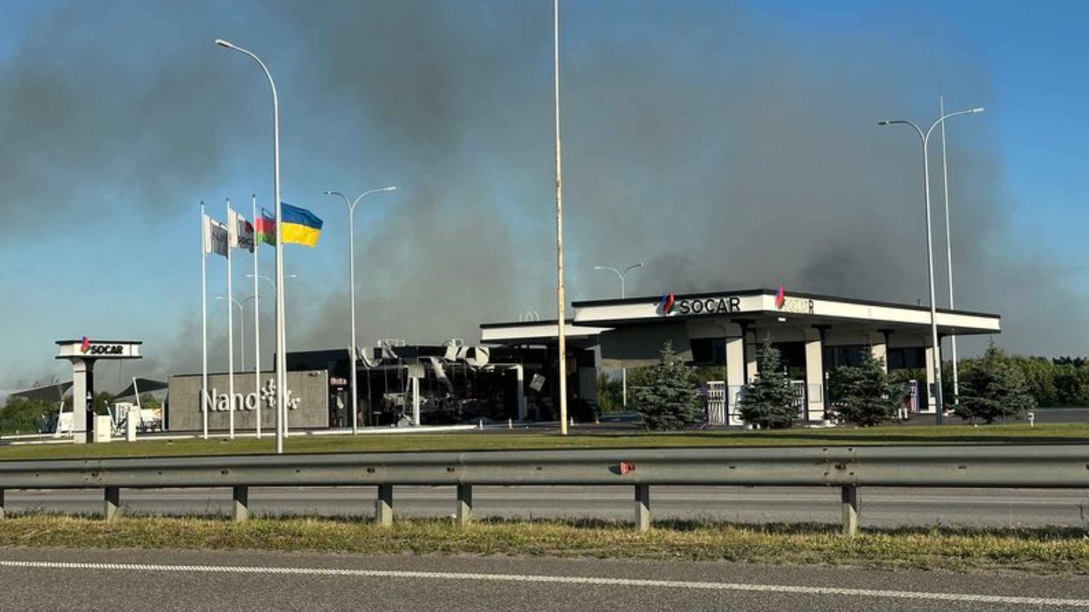Поблизу Житомира сталось два масштабних вибухи - трасу перекрили