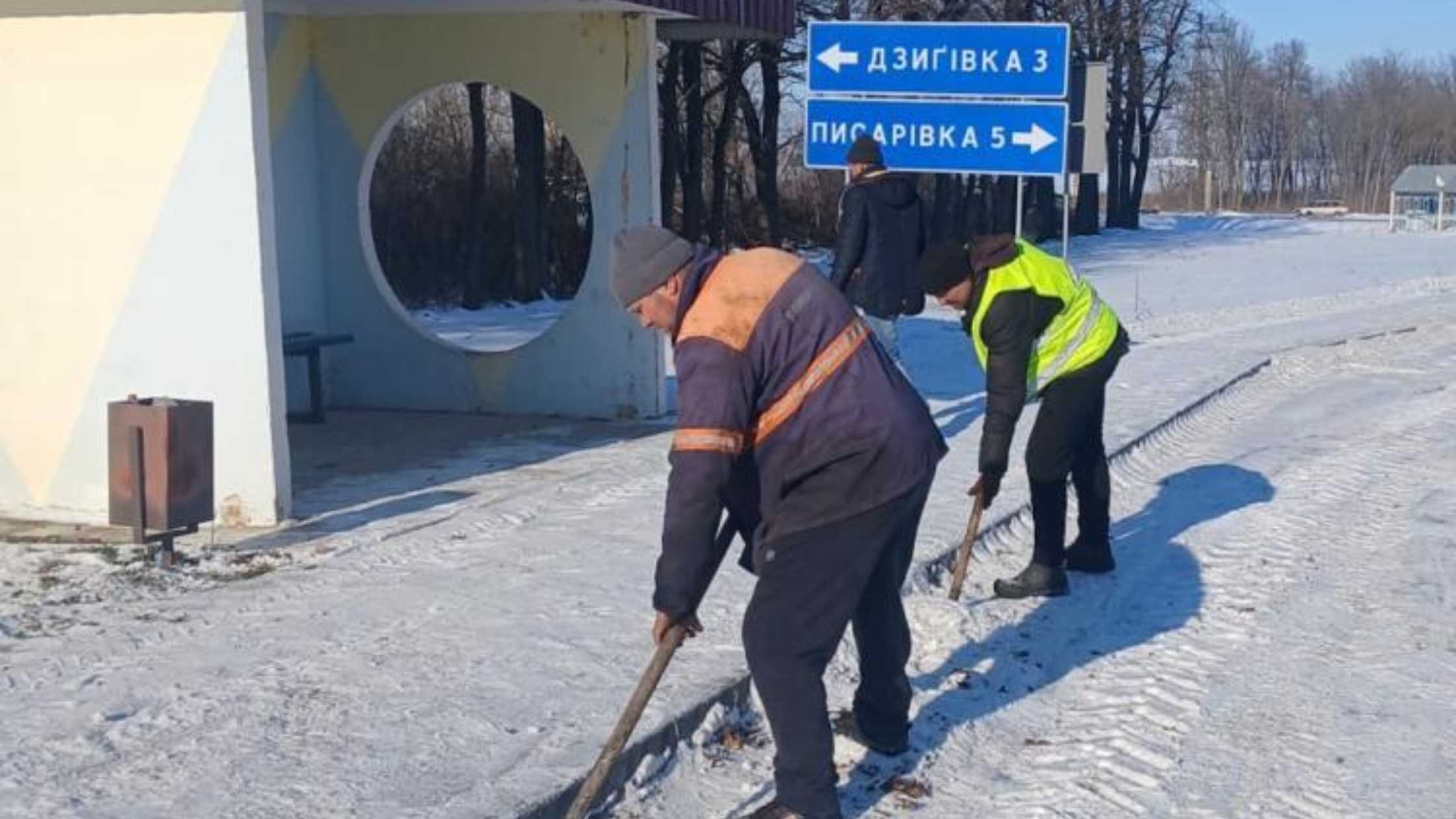 Понад півтори тисячі кілометрів автомобільних доріг очистили на Вінниччині за тиждень