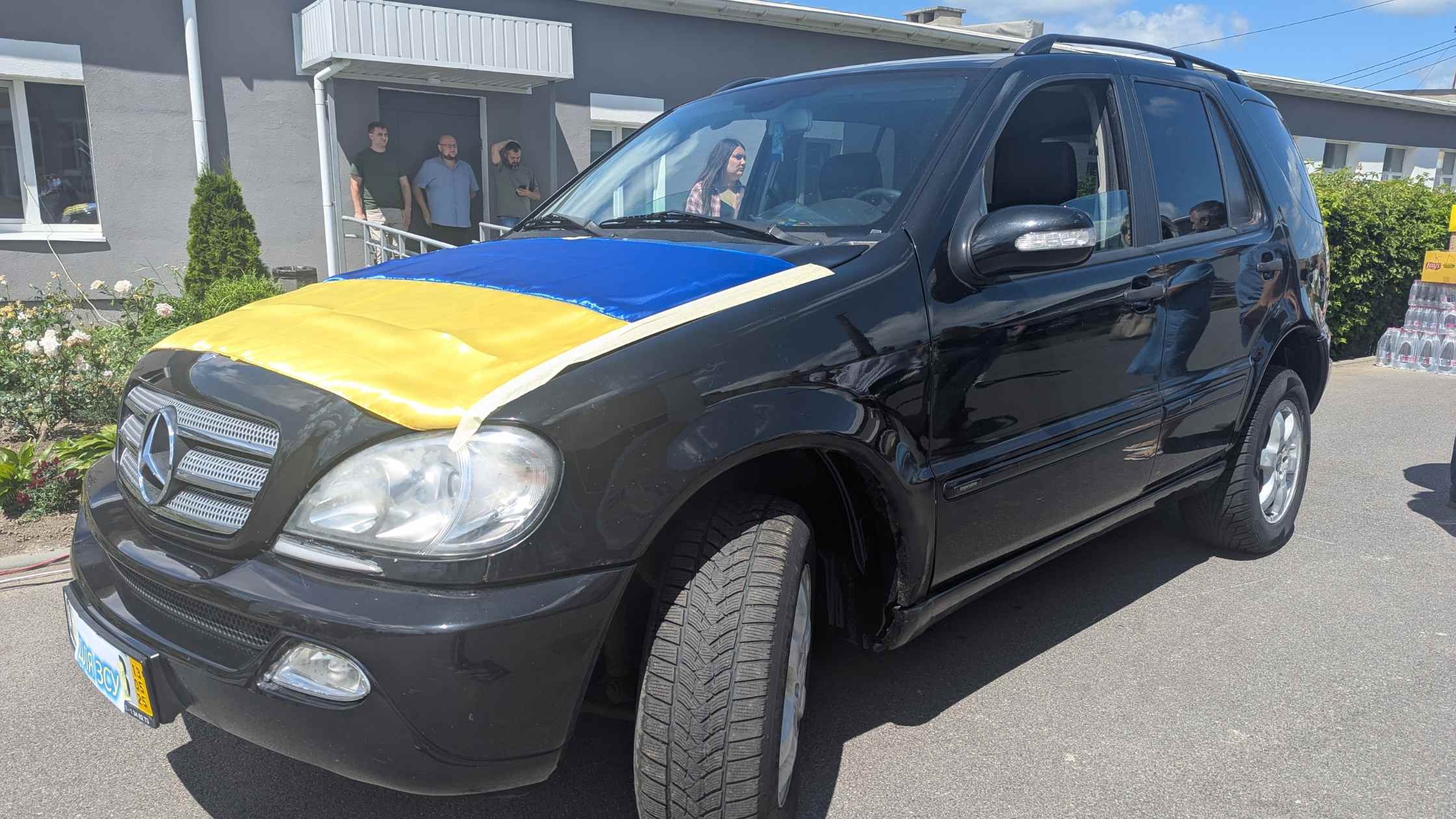 Повнопривідний Mercedes із вінницького ліцею №13 їде на сумський напрямок