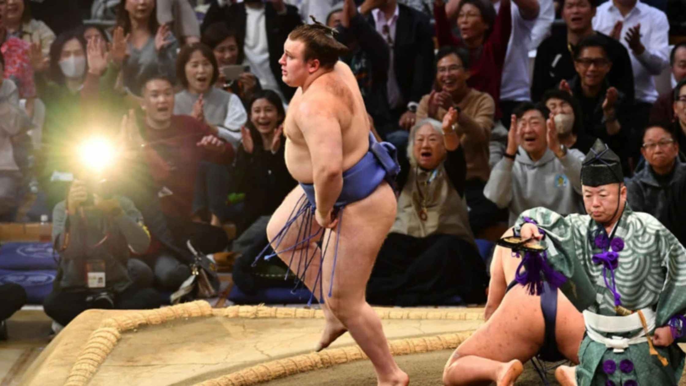 Прем'єрка Японії не змогла вручити головний трофей вінницькому сумоїсту