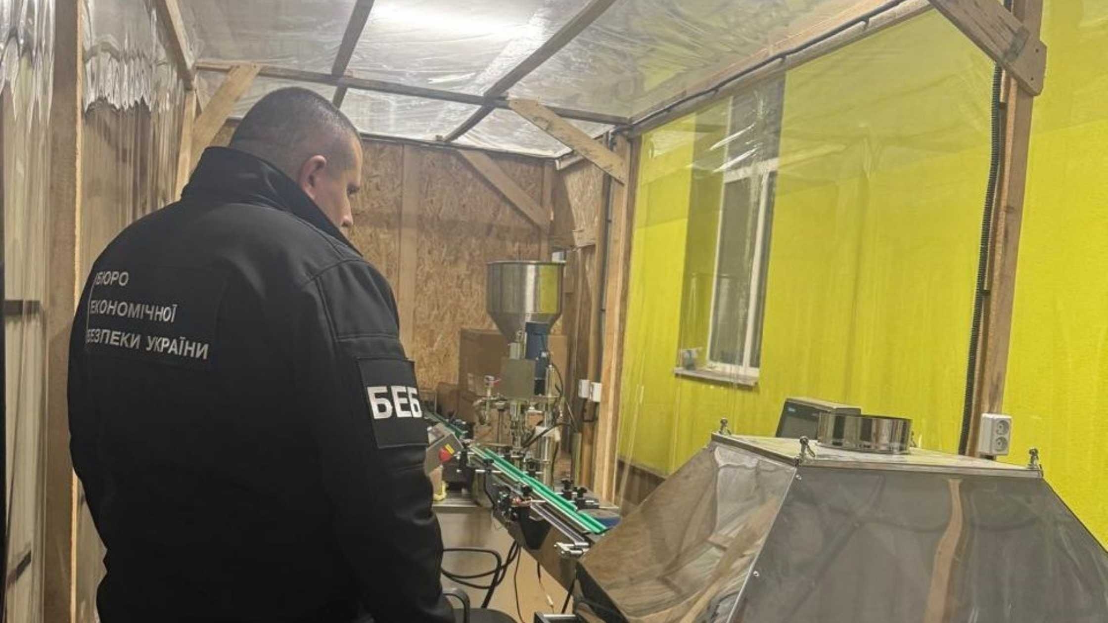 Рідини для електронних сигарет незаконно виготовляли на Вінниччині