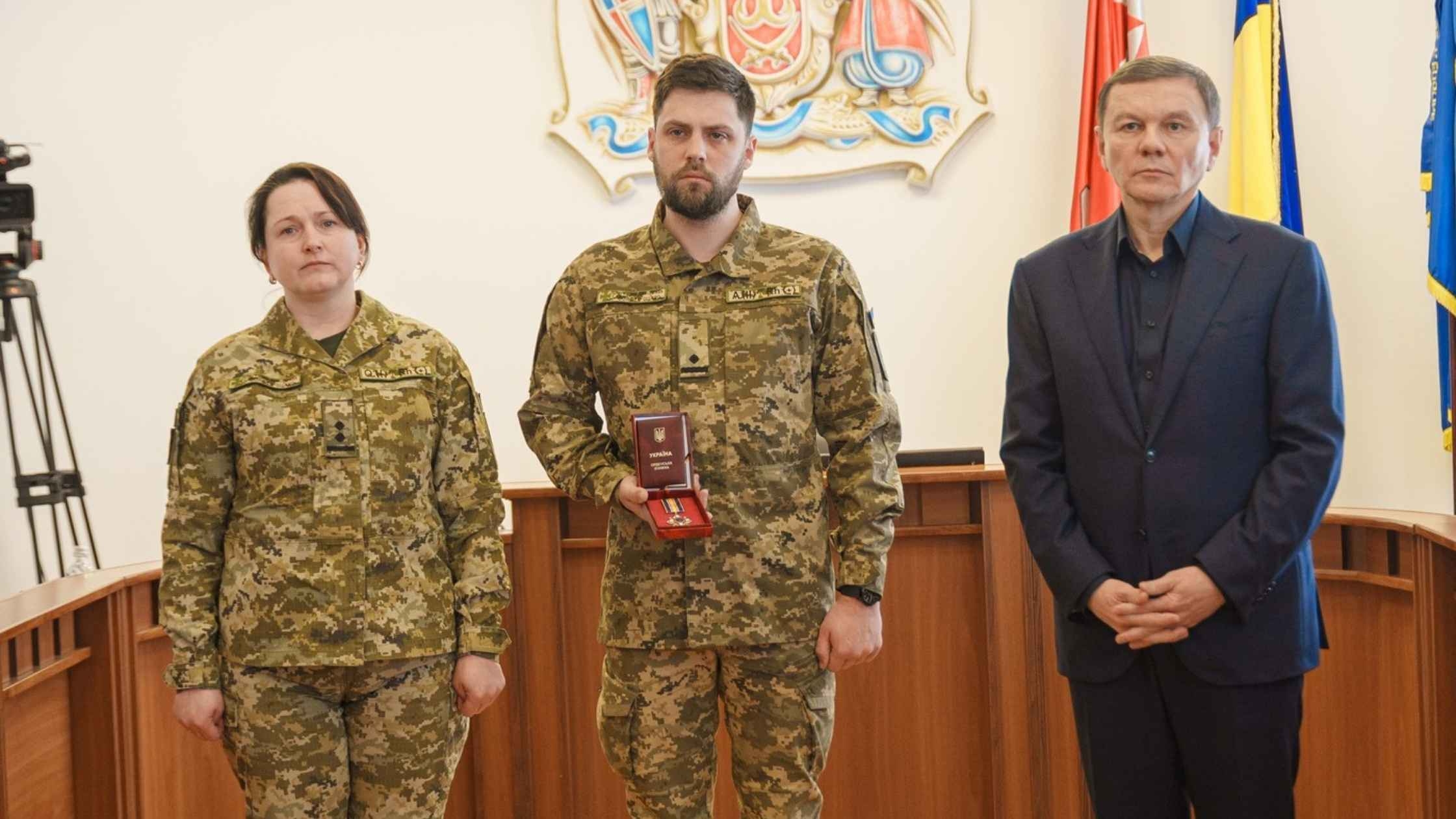 Родині полеглого прикордонника у Вінниці передали посмертну нагороду – орден «За мужність»