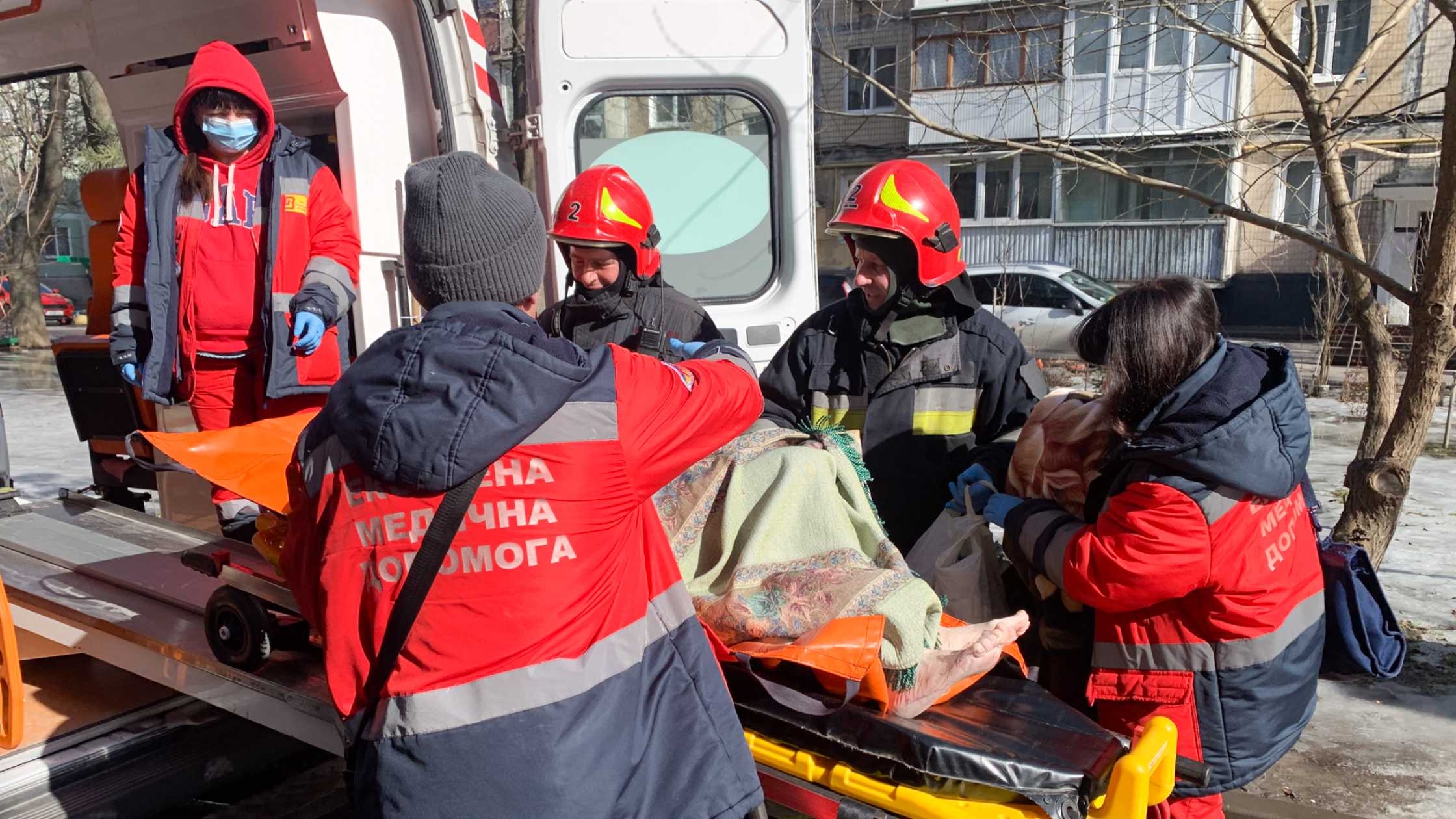 Рятувальники екстрено відчиняли квартири двох літніх вінничанок