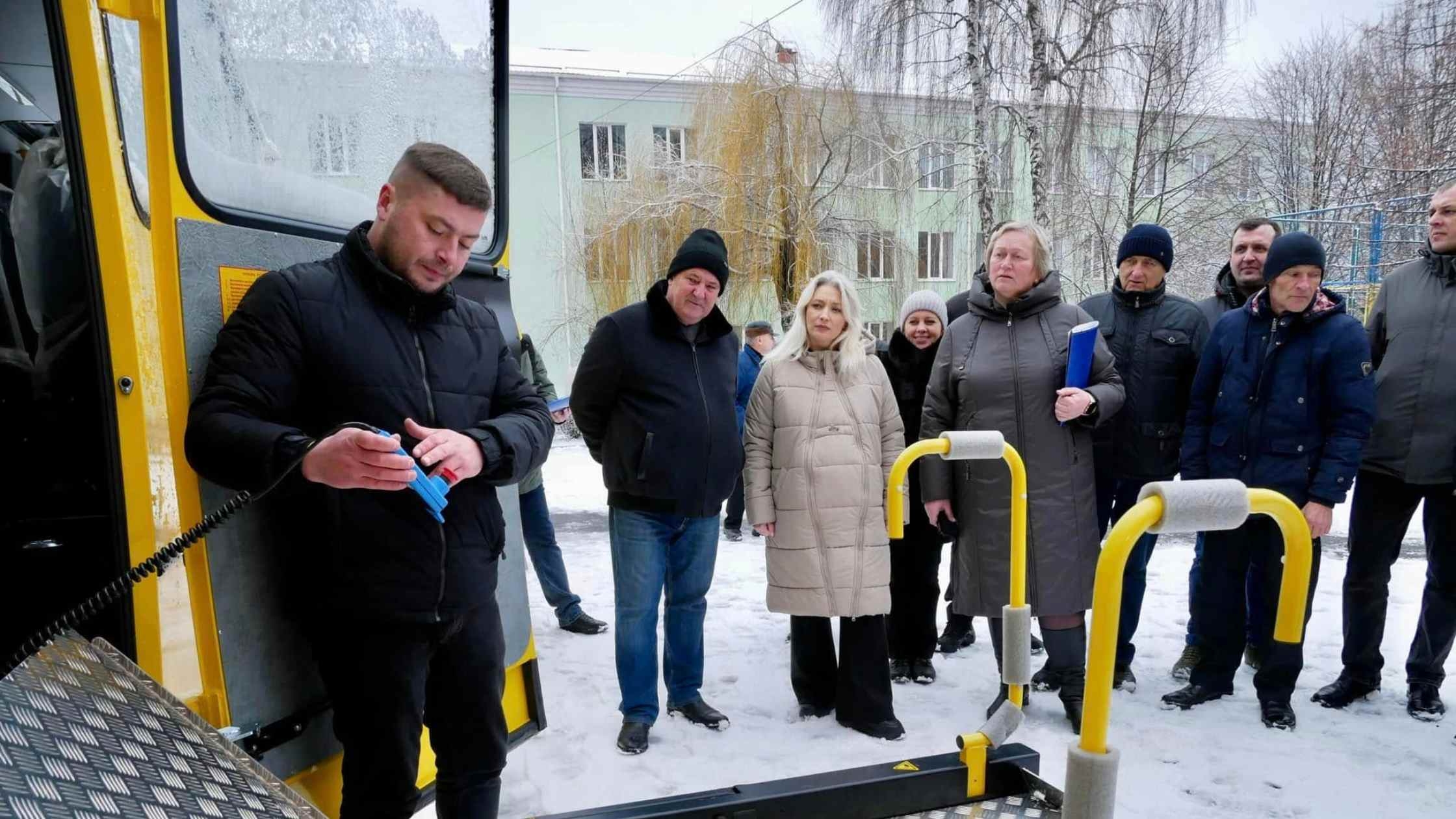 Ще шість громад Вінниччини отримали сучасні шкільні автобуси