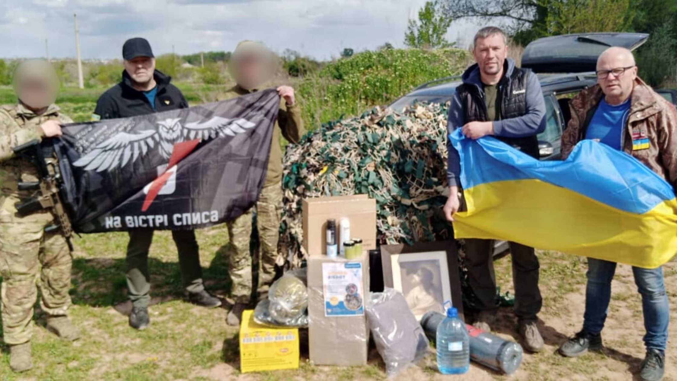 Ще три автівки для штурмових підрозділів відправилися з Вінниці на передову