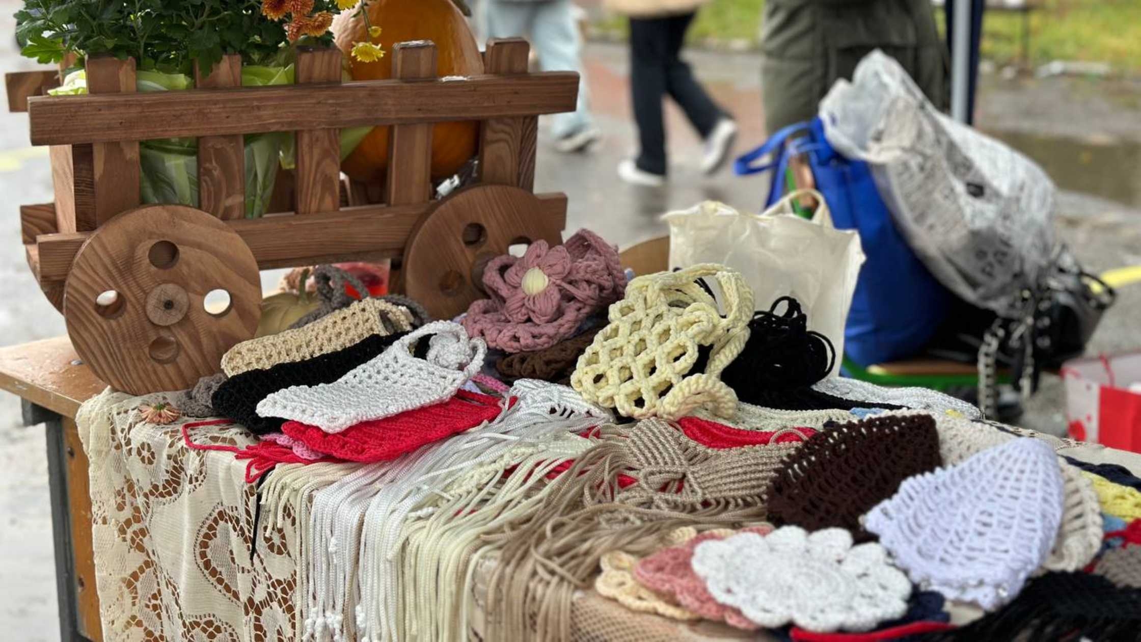Ще три вінницькі ліцеї провели ярмарки на підтримку захисників