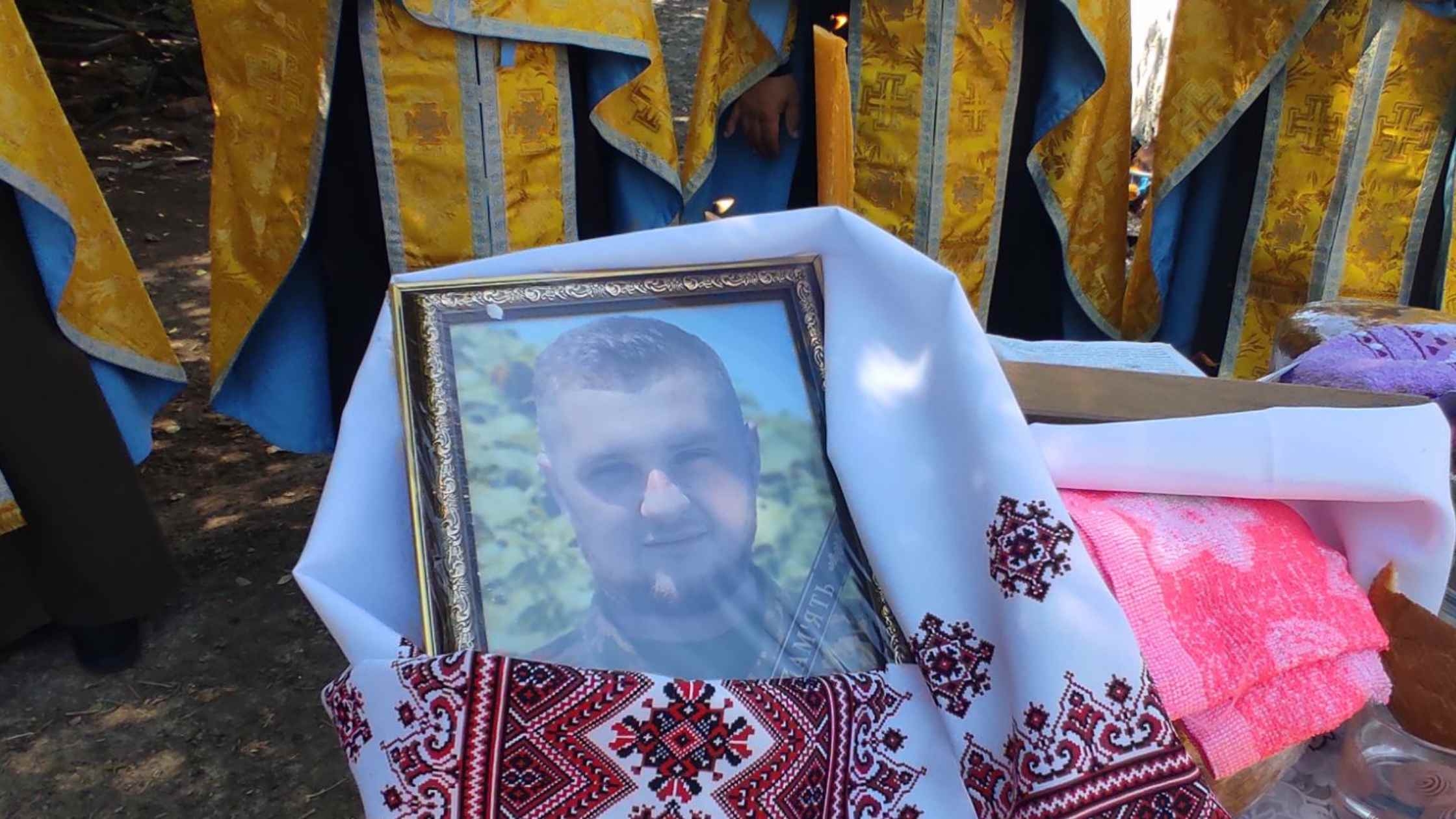 Теплицька громада провела в останню земну дорогу молодого воїна