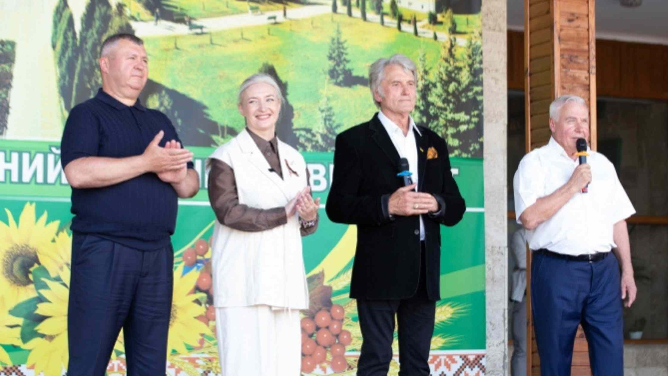 Третього президента України Віктора Ющенко запросили у Вінницю на студентську посвяту
