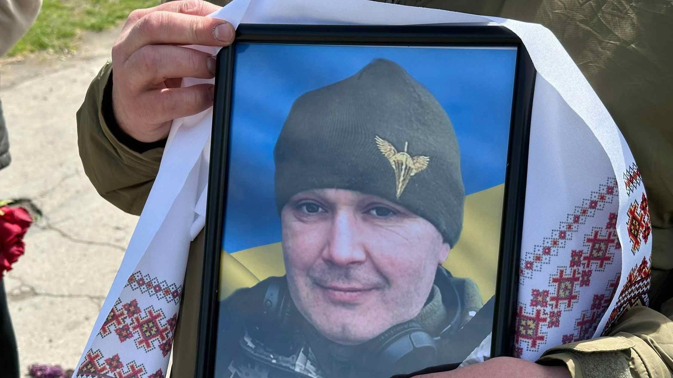 Тульчинці прощалися з полеглим стрільцем-снайпером аеромобільного батальйону
