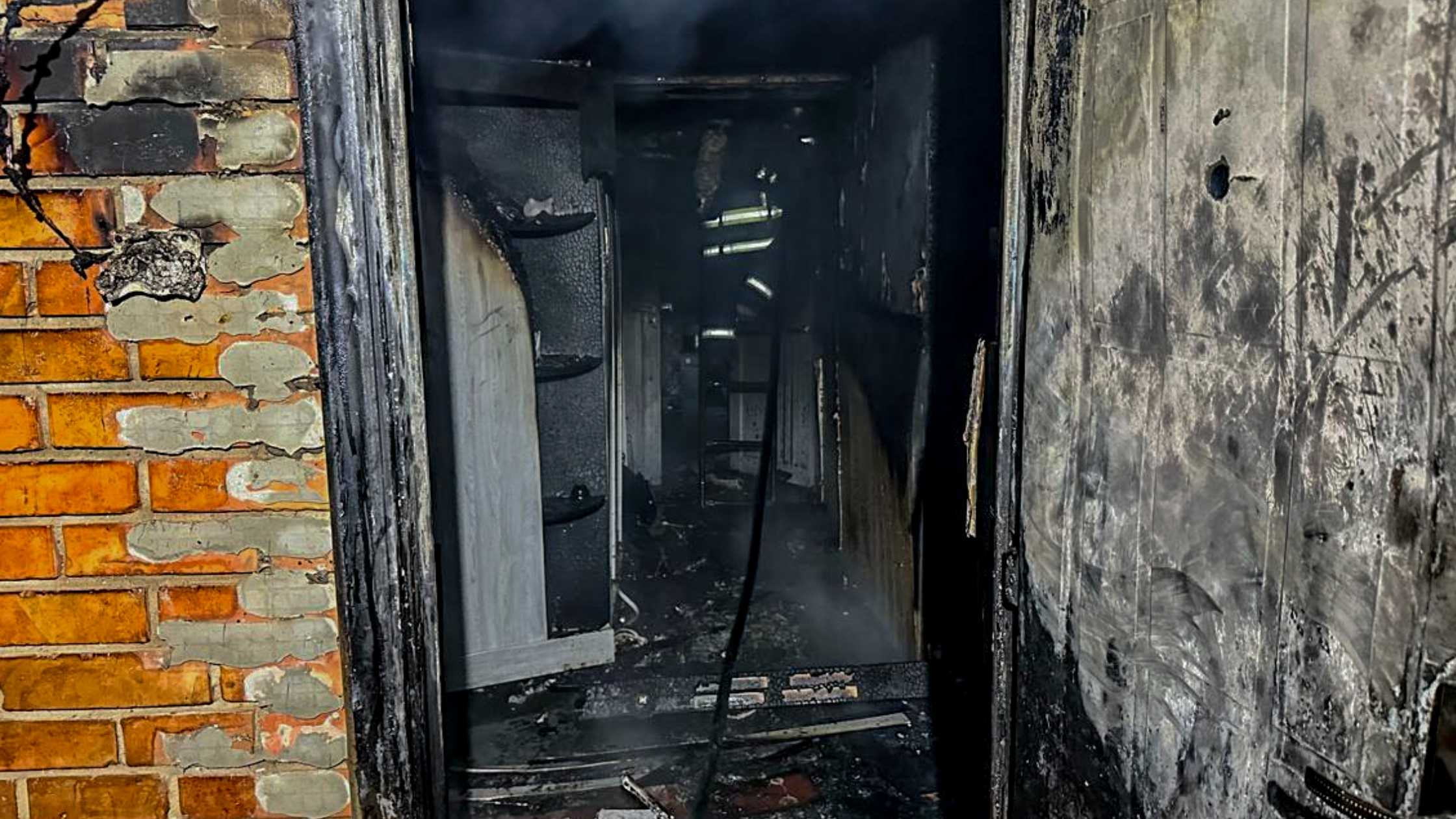 У Барській громаді 8-річна дівчинка ледь не спалила будинок, запаливши свічку