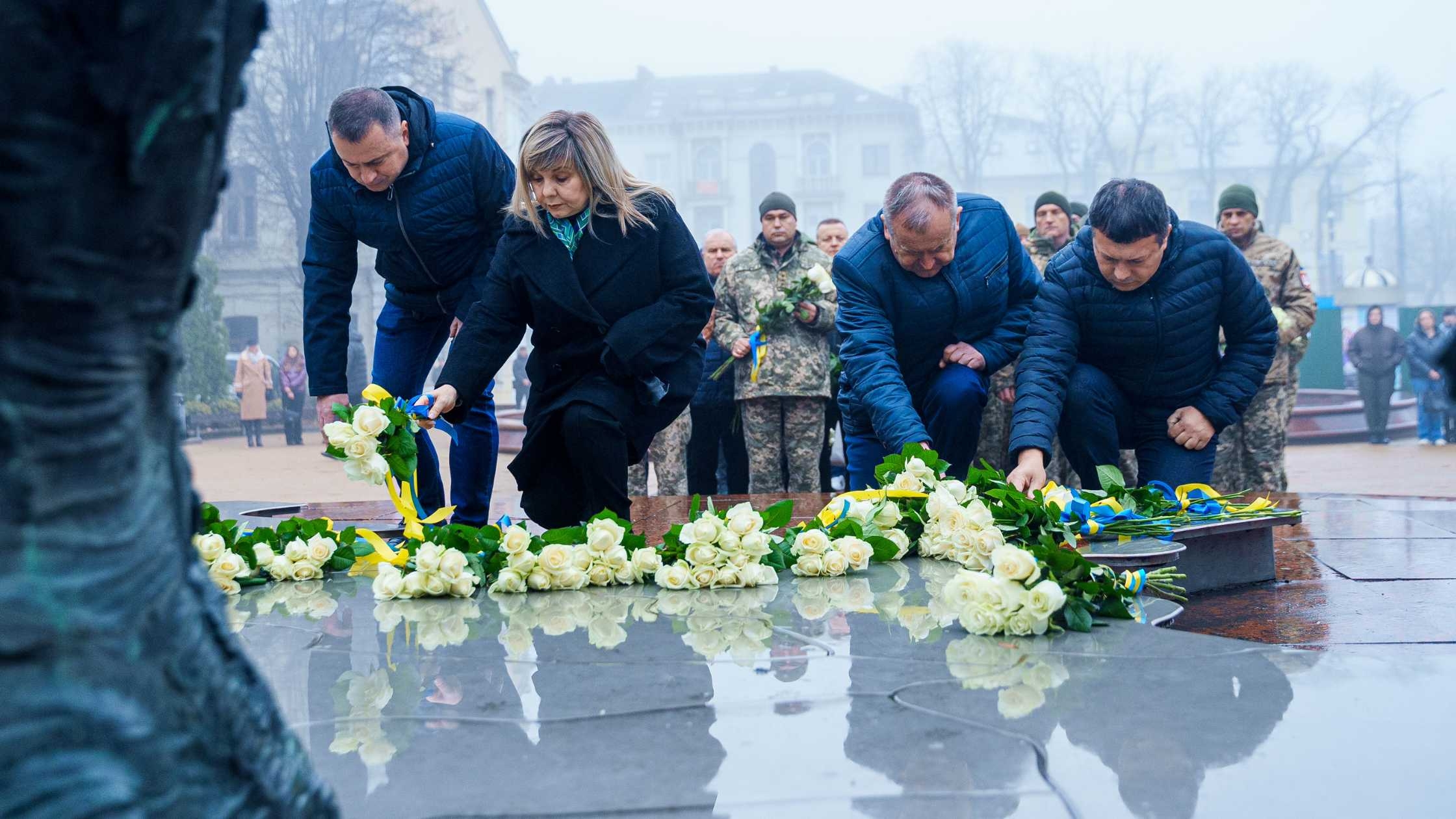У День Гідності та Свободи вінничани вшанували пам’ять полеглих Героїв Небесної Сотні