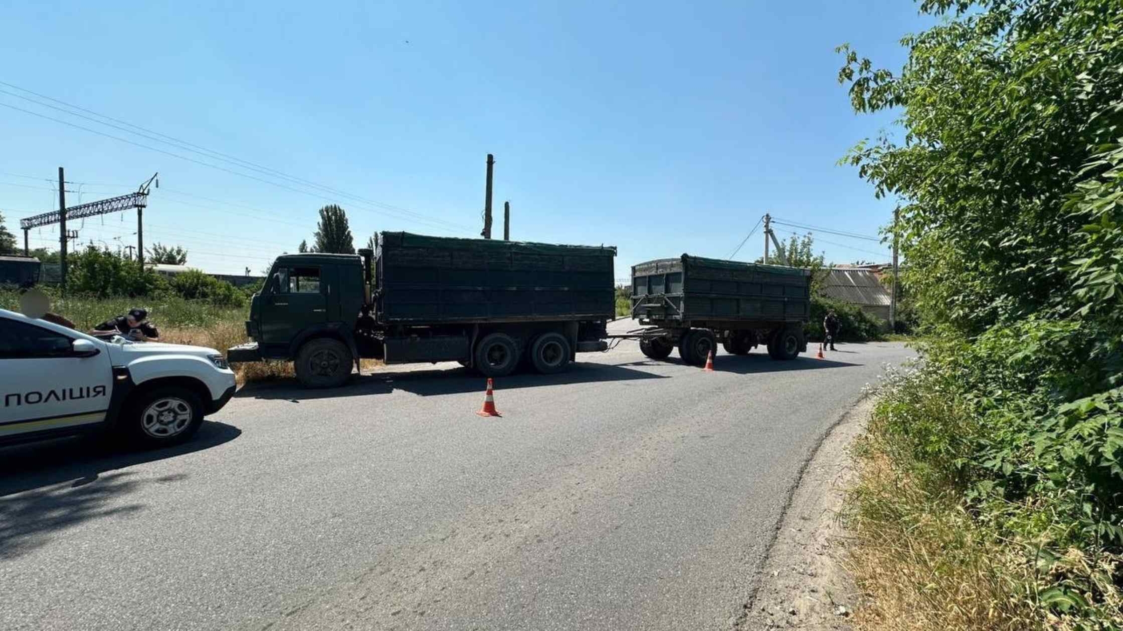 У Гнівані легковик зіткнувся з КамАЗом, постраждала 10-річна пасажирка