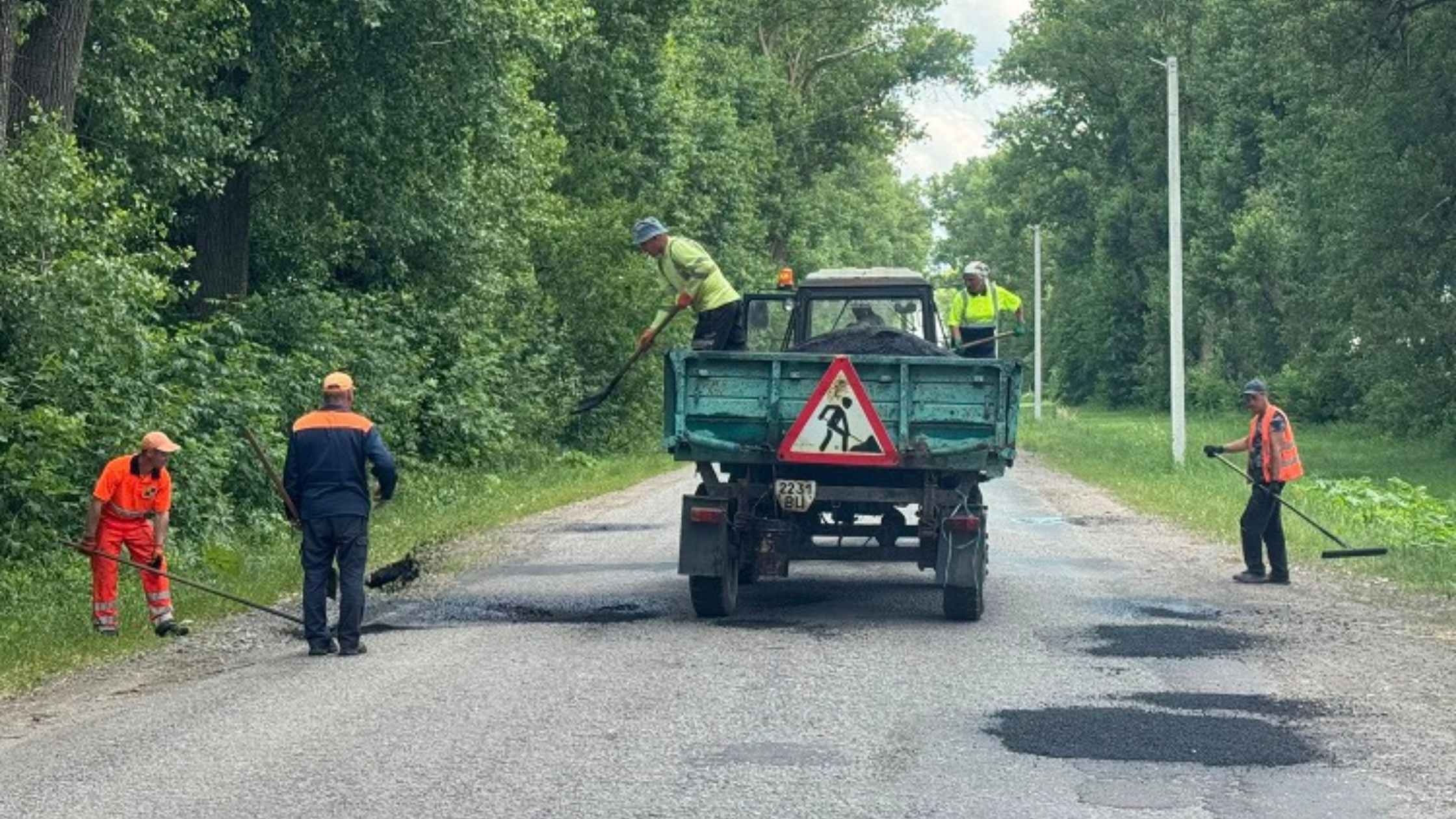 У Калинівській громаді триває ремонт доріг