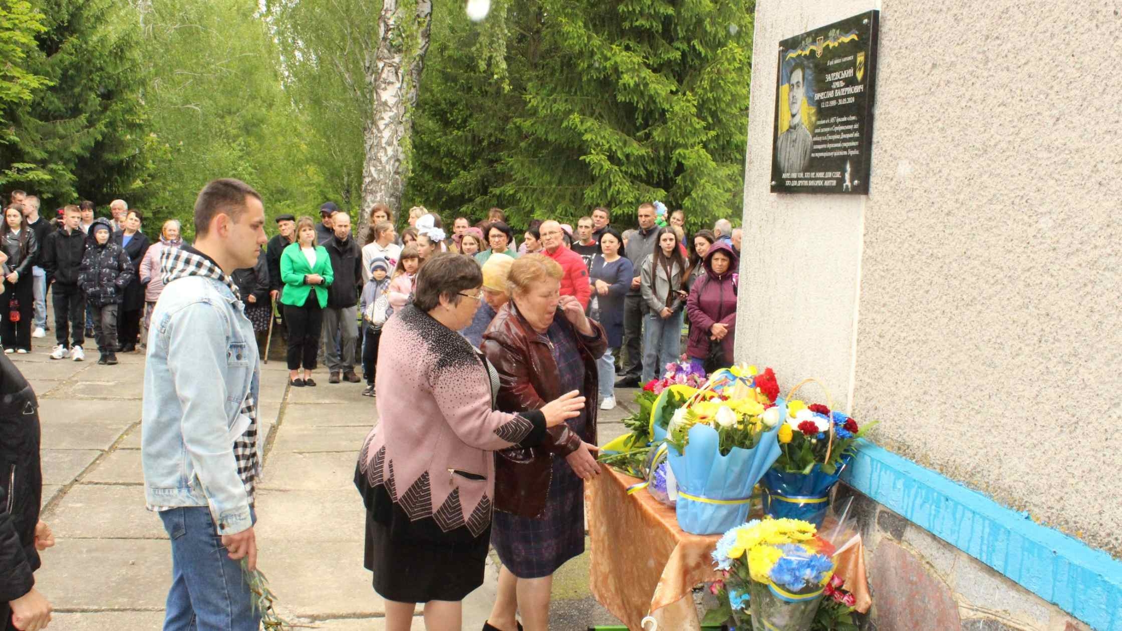 У Козятинській громаді відкрили меморіальну дошку на честь молодого Героя