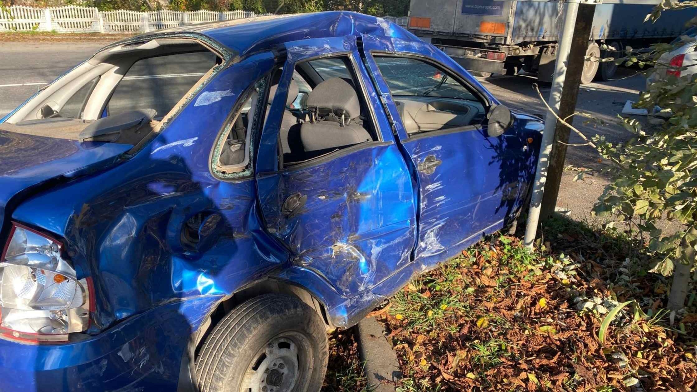 У Літині водій на розвороті в'їхав у зустрічну вантажівку