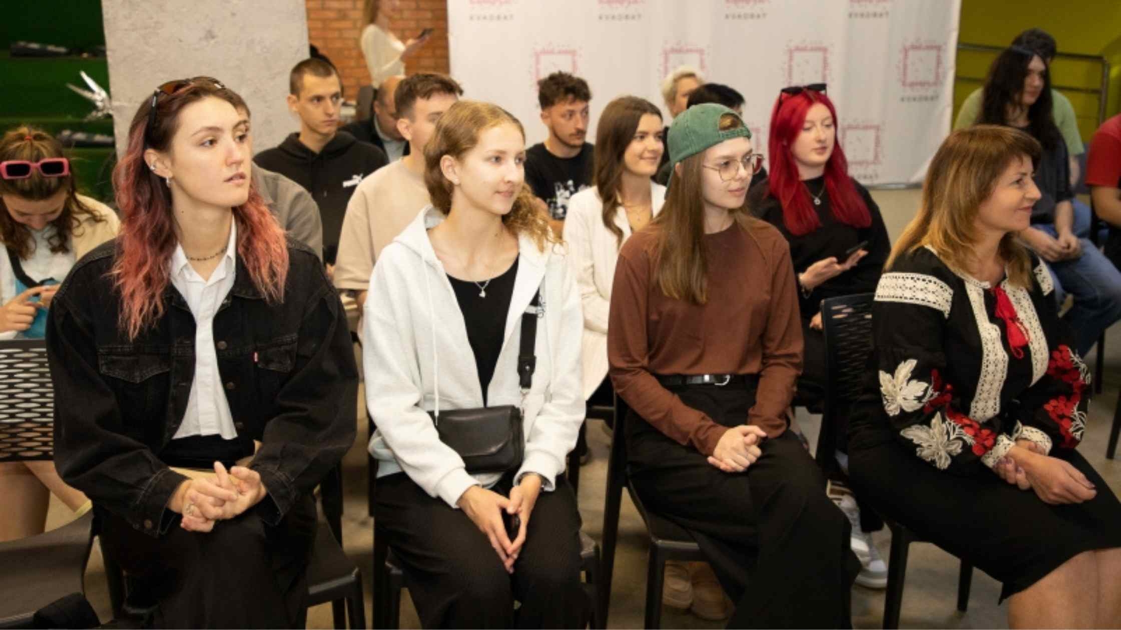 У Літинській громаді команда волонтерів облаштовує молодіжний простір