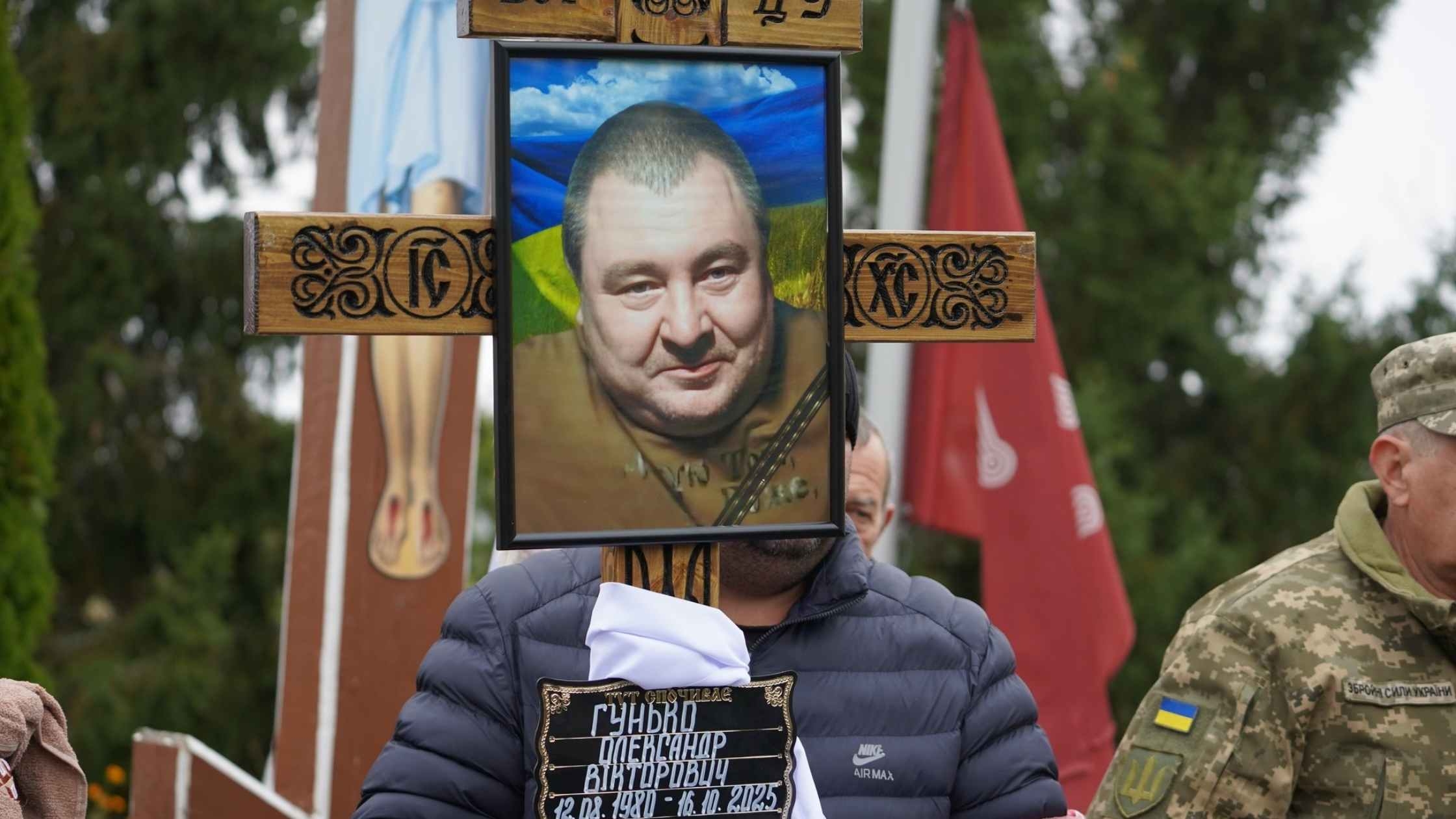 У Мізяківських Хуторах попрощалися з загиблим воїном-захисником