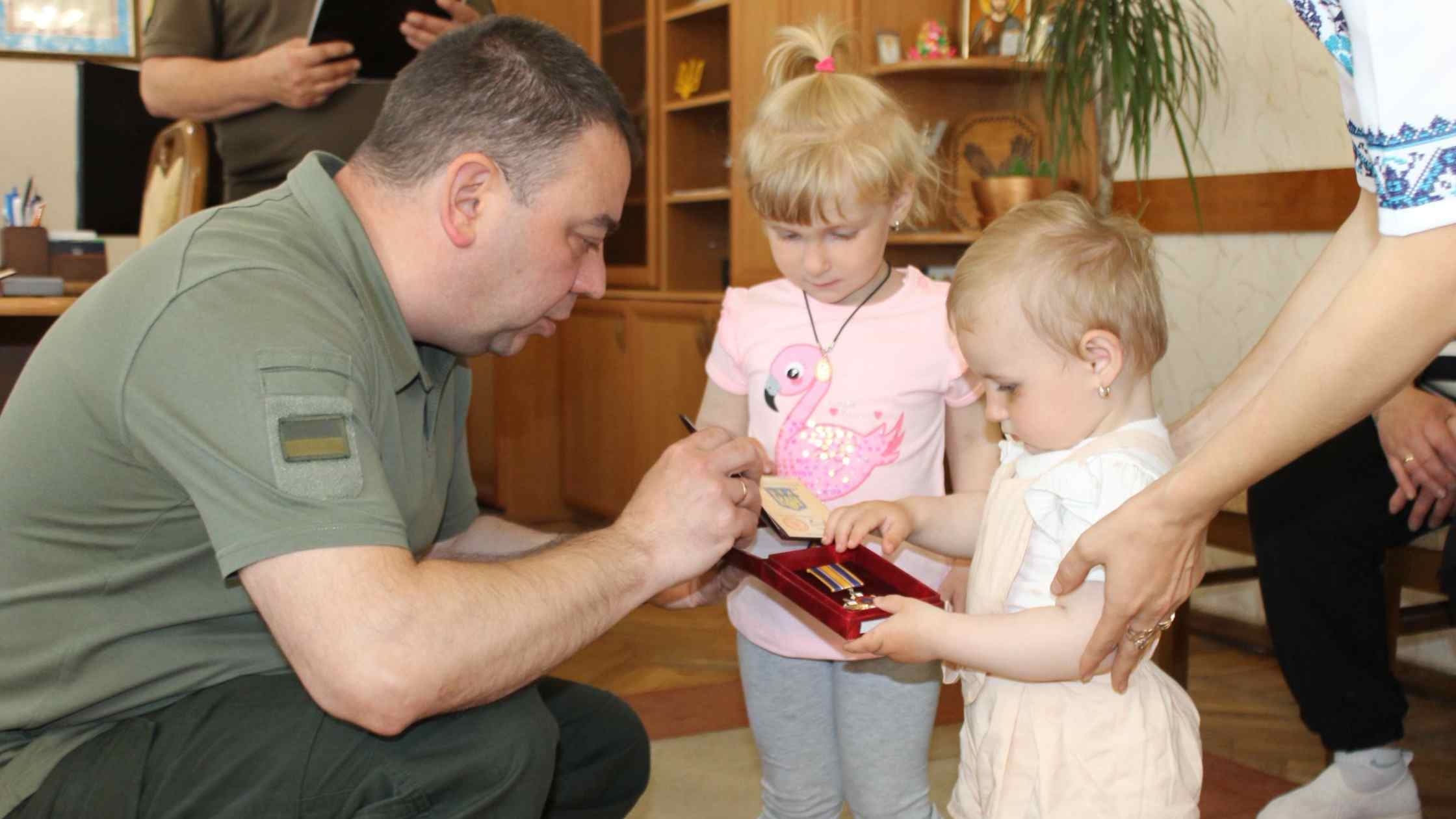 У Могилеві-Подільському рідні отримали нагороди загиблих на фронті воїнів