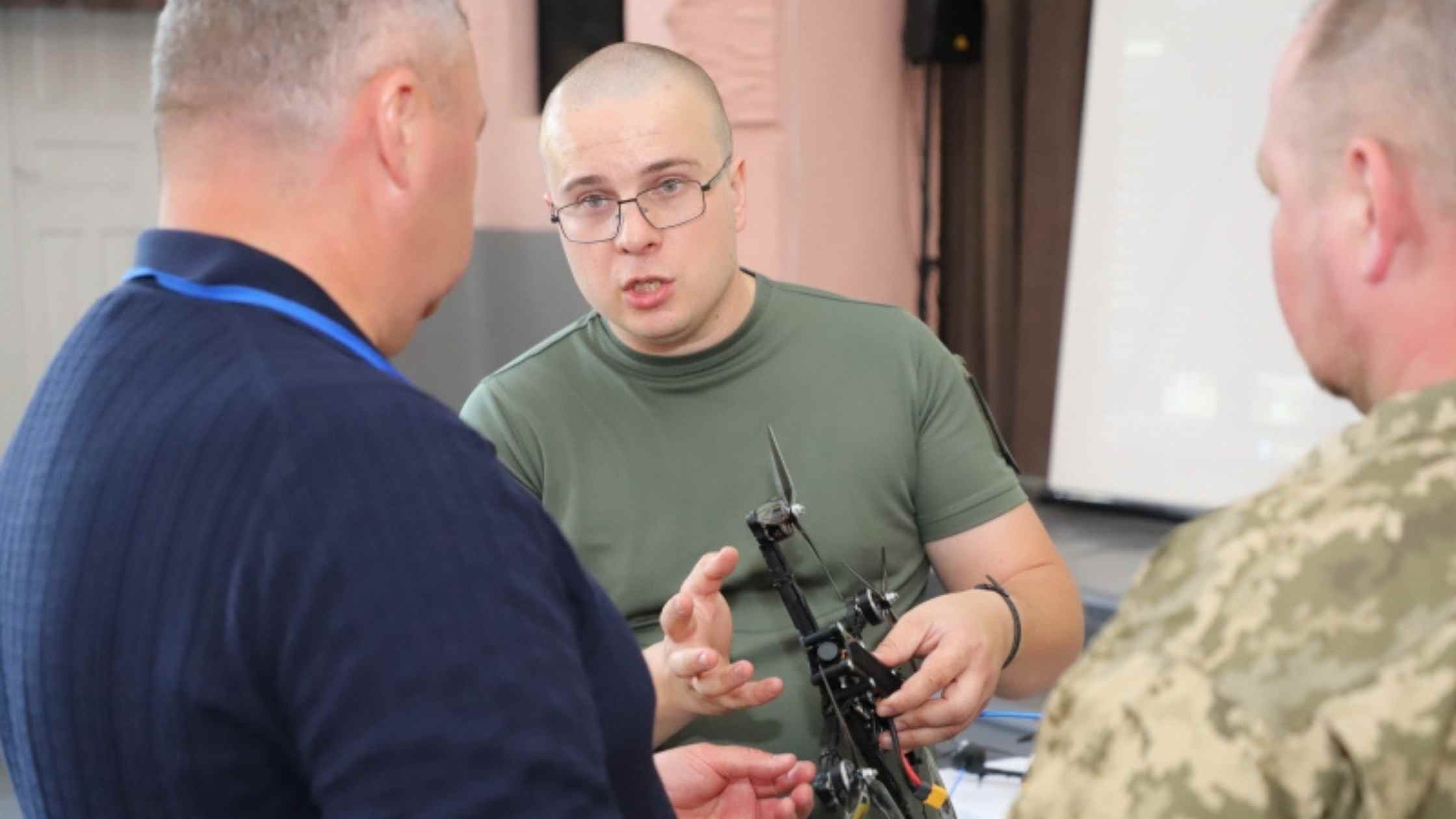 У Мурафі команда гуманітарного штабу передала 15 FPV-дронів військовій частині