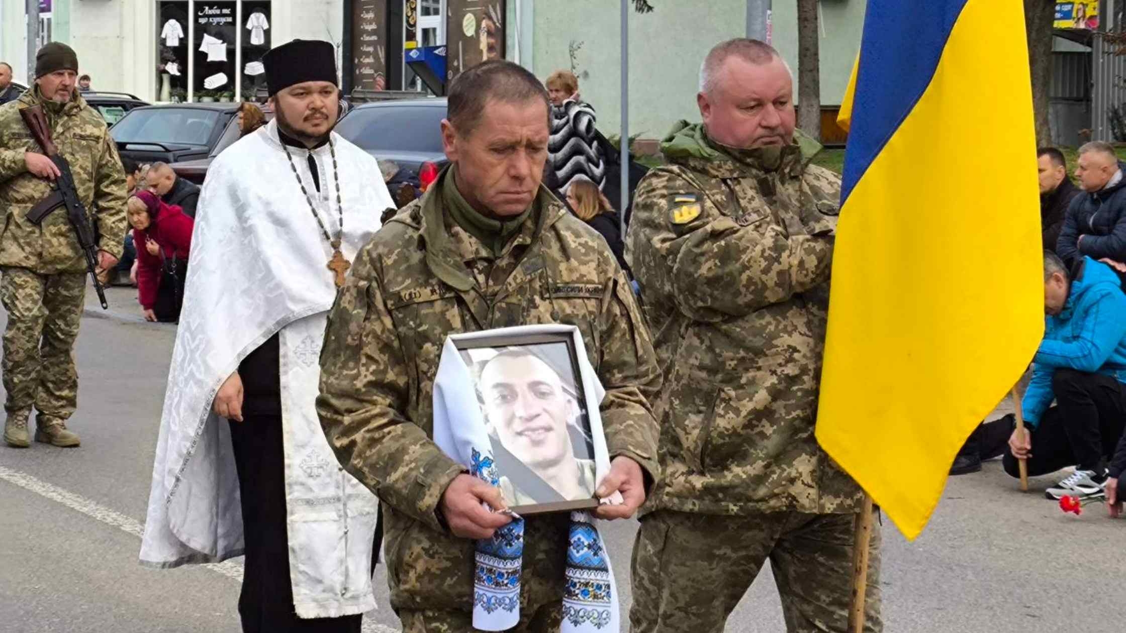 У Немирові прощались з молодим воїном-патріотом Категорія