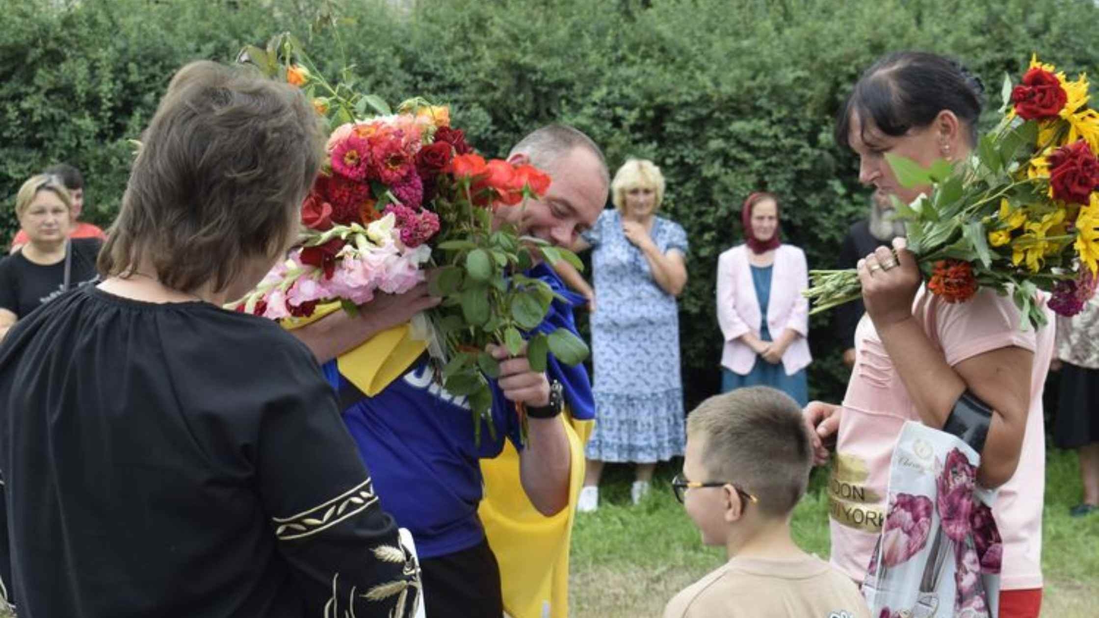 У Погребищенській громаді зустріли звільненого з полону Героя