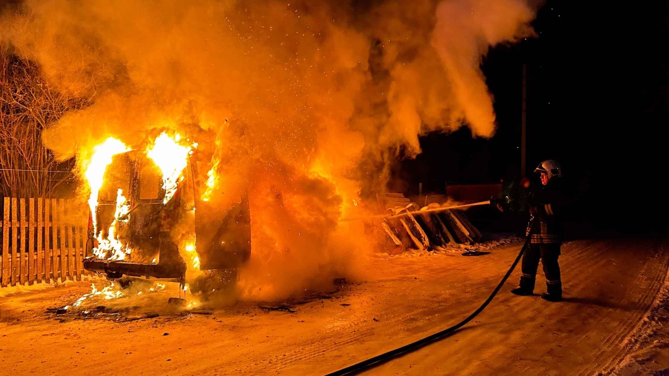 У центрі Вінниці горіла квартира на другому поверсі чотириповерхівки