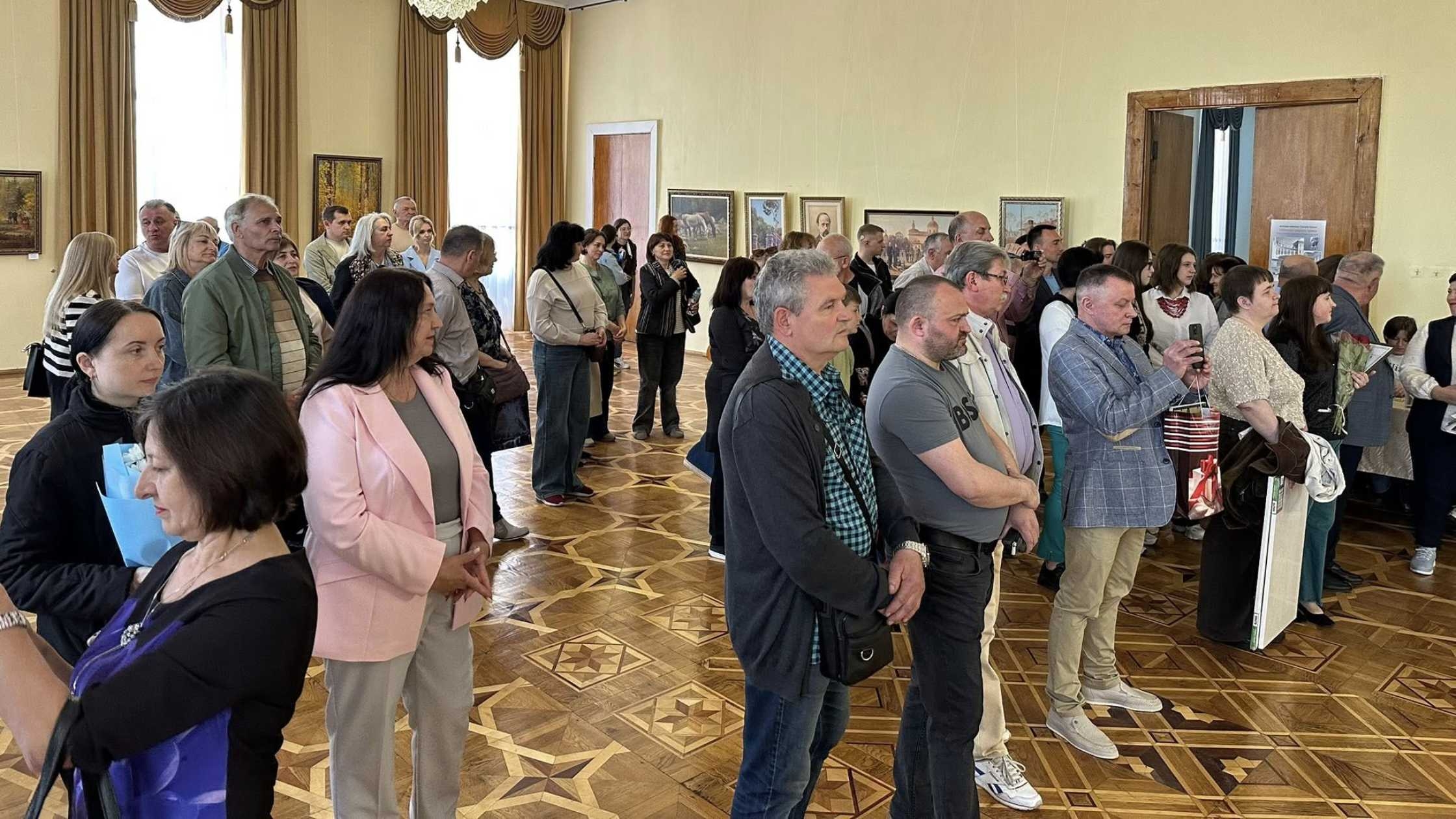 У Тульчині презентували виставку живопису «Мелодія рідного краю» заслуженого художника України