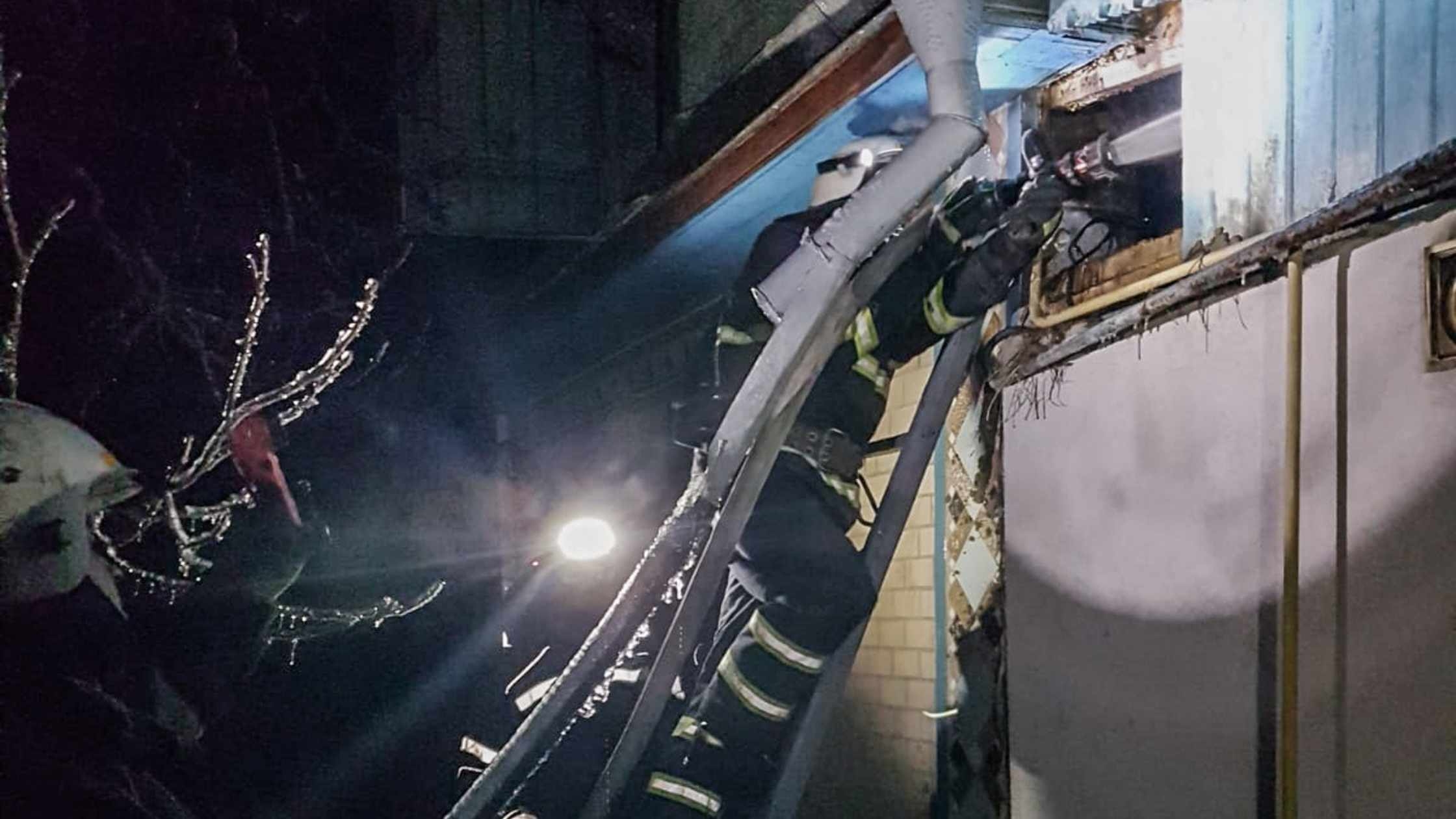 У Вінниці через несправність електричної системи згорів легковик