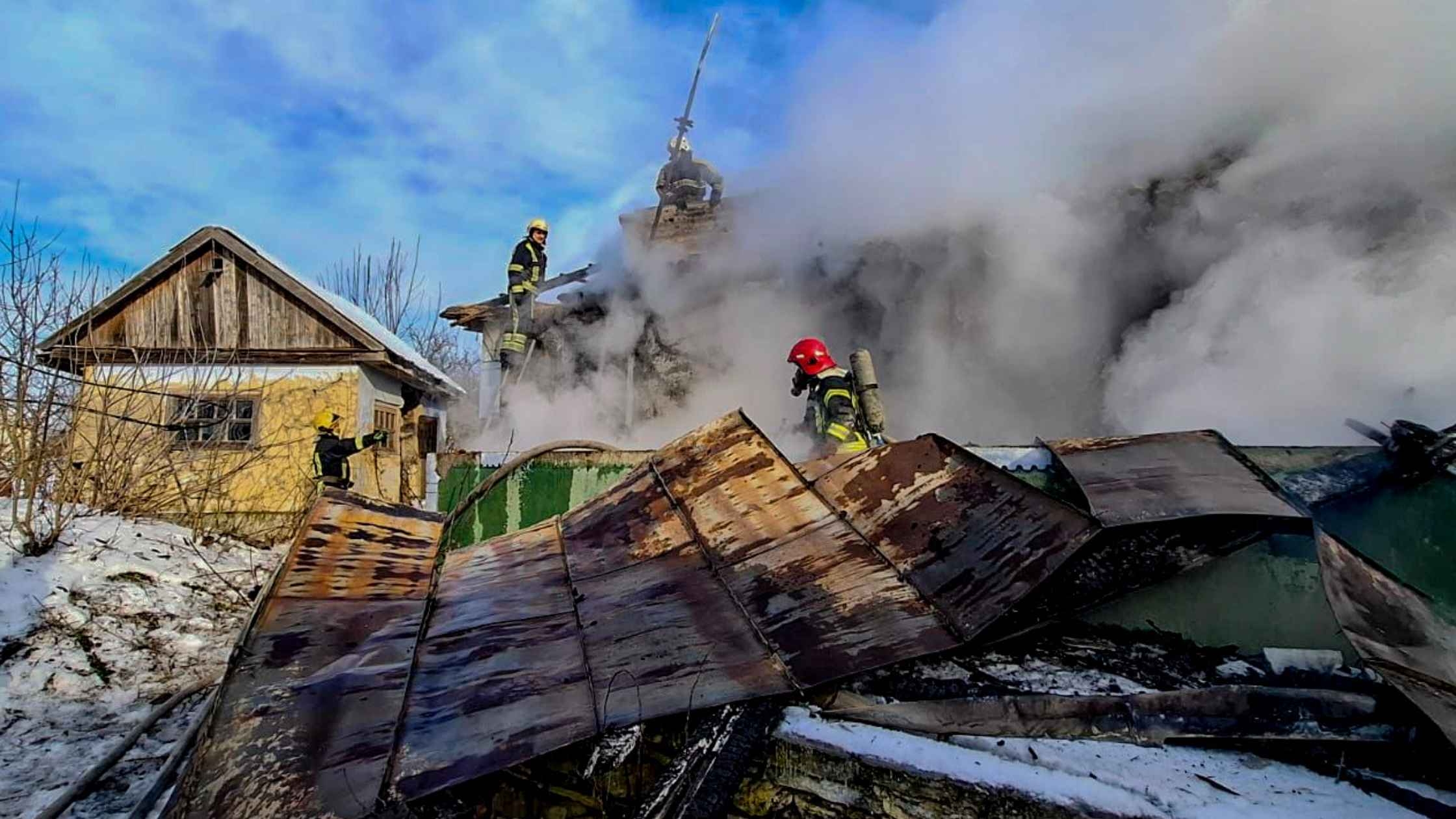 У Вінниці горіли приватна лазня та альтанка поряд із житловим будинком