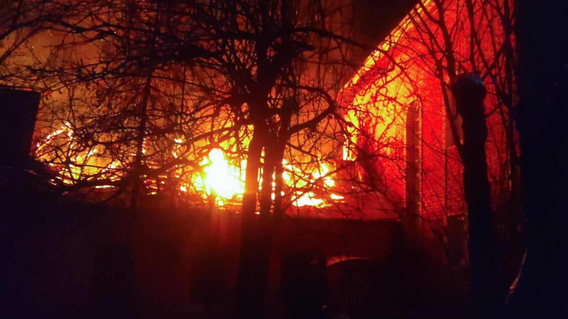 У Вінниці горів дах житлового будинку на вул. Є.Сверстюка