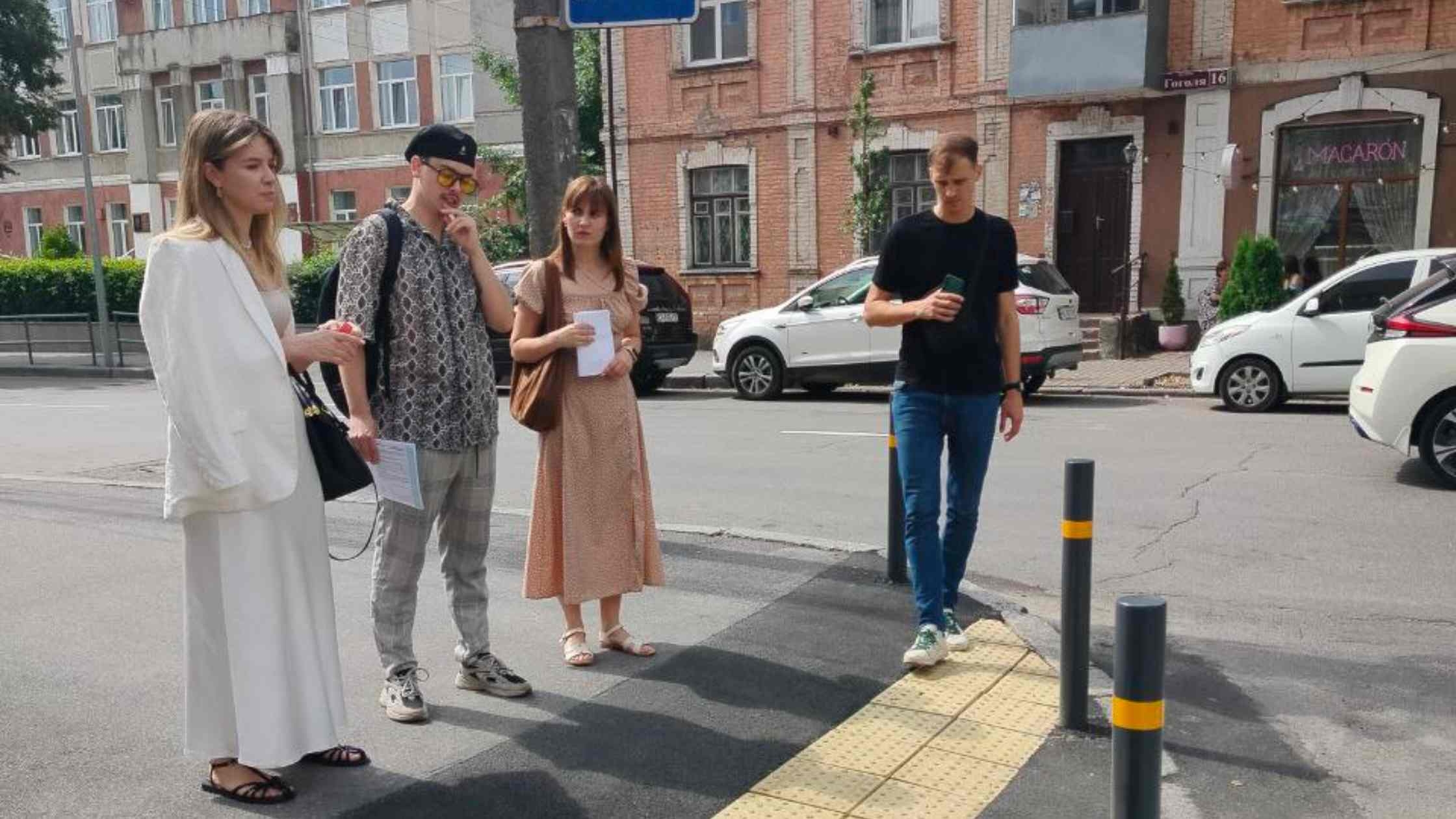 У Вінниці інспектували безбар'єрний маршрут від простору “Побратим” до зупинки по вул.Отамановського