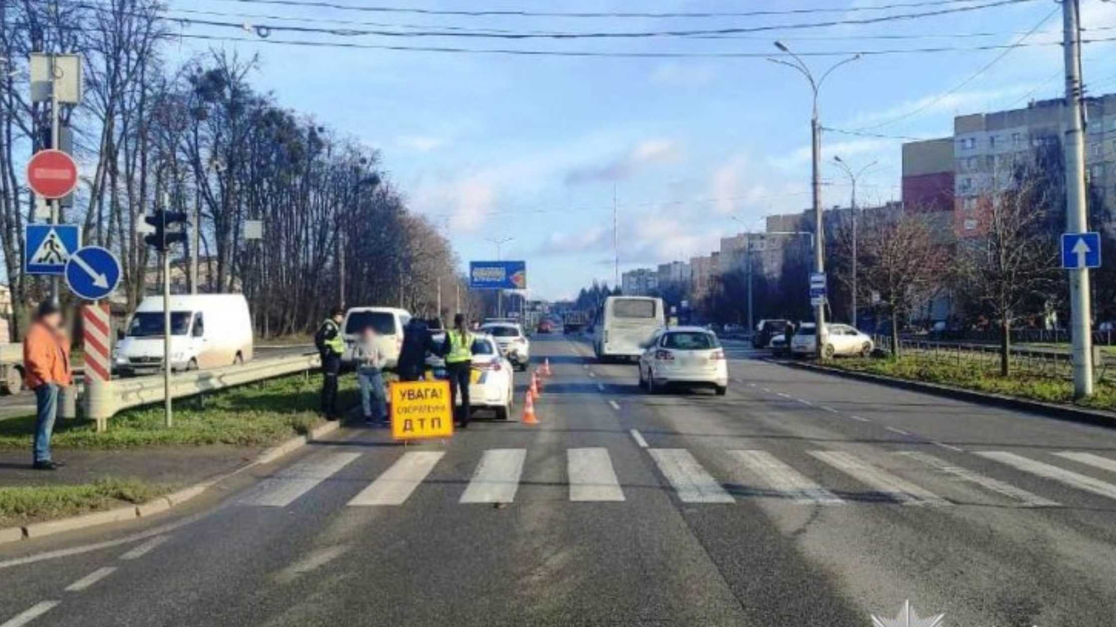 У Вінниці на Барському шосе 24-річна дівчина опинилася під колесами авто