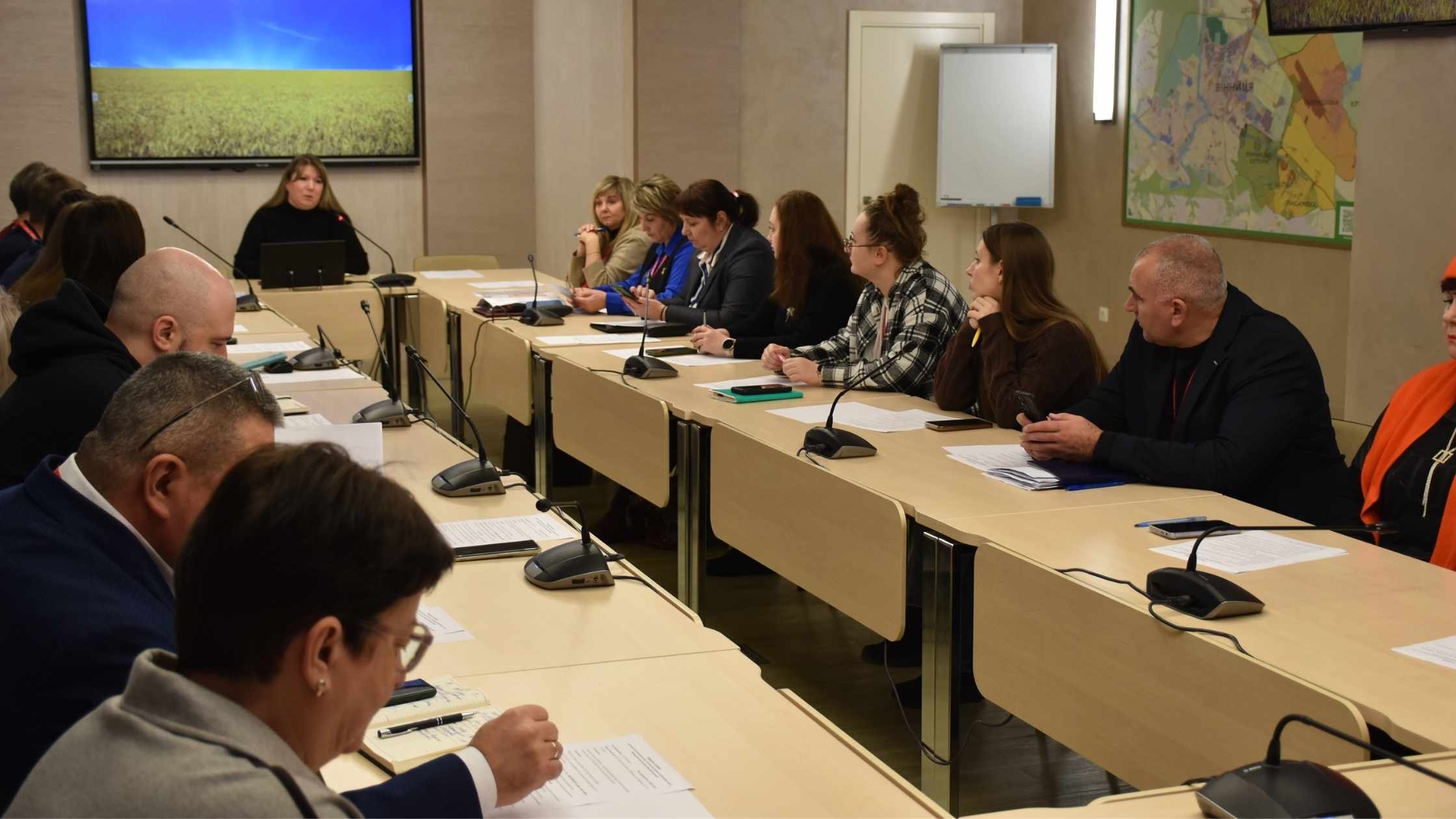 У Вінниці обговорили найновіші програми підтримки та зміни в законодавстві стосовно переселенців