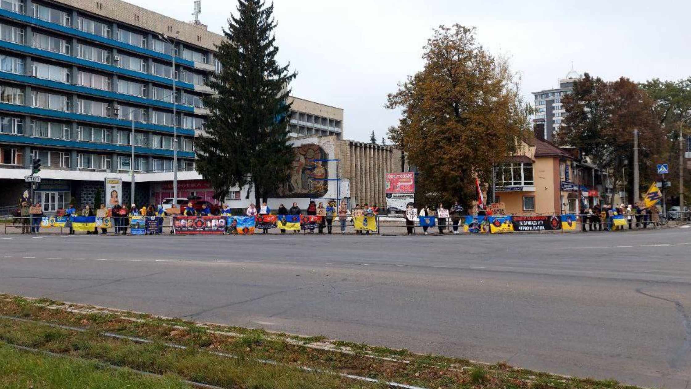 У Вінниці провели чергову акцію на підтримку військовополонених “Не мовчи, полон вбиває!”