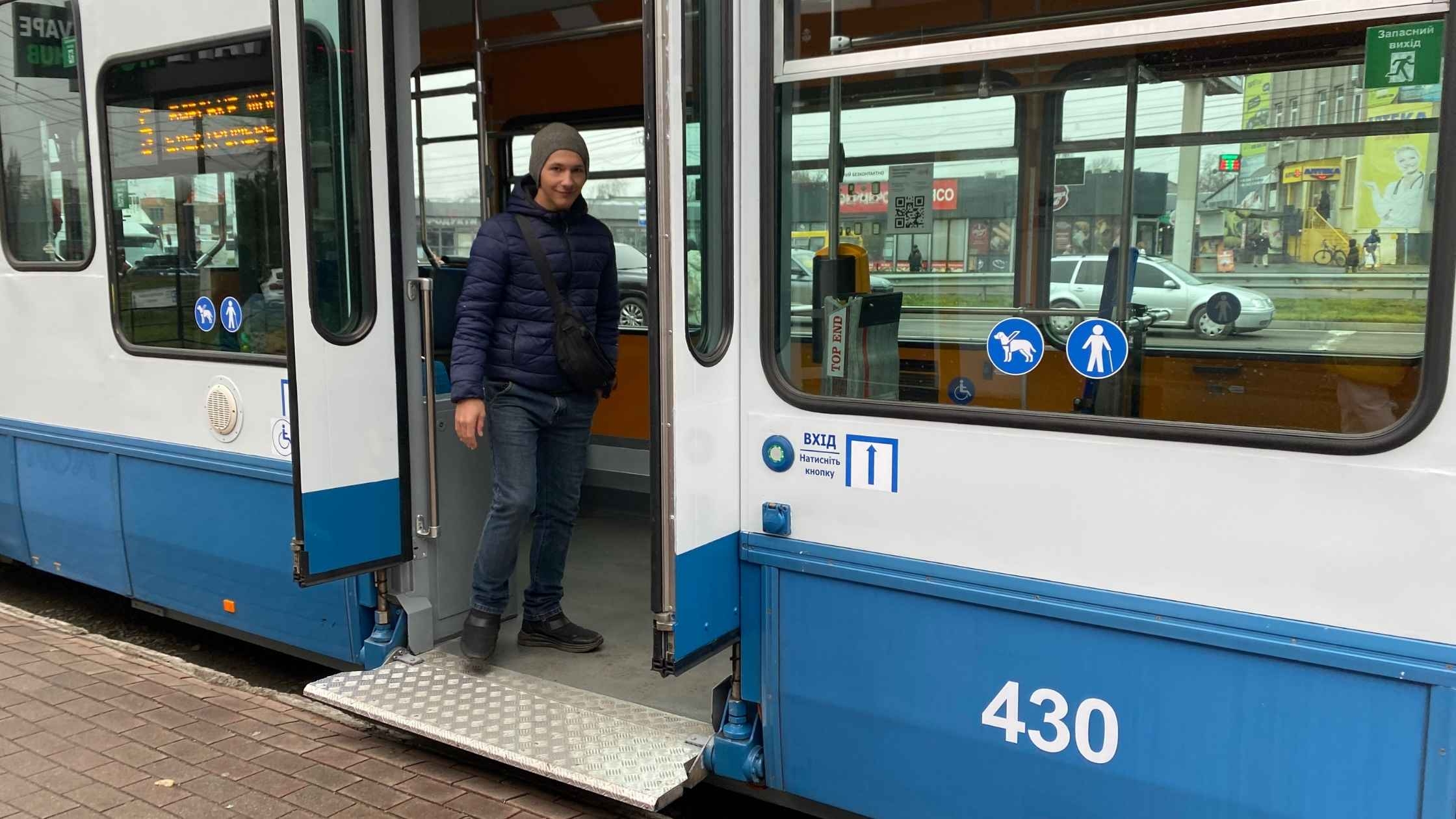 У Вінниці тестують оновлений швейцарський трамвай із низькопідлоговою секцією