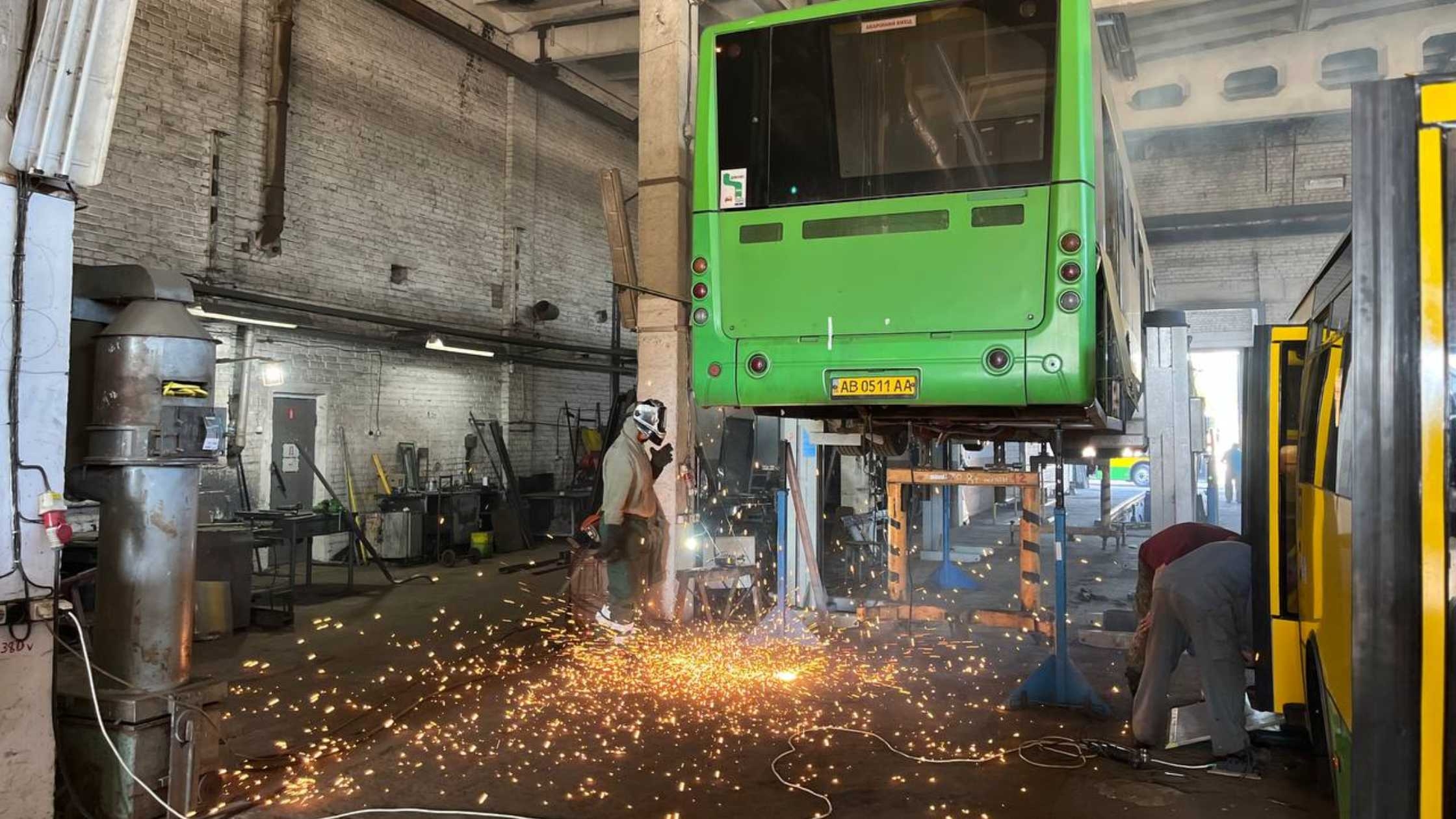 У Вінниці триває поетапне відновлення двох міських автобусів