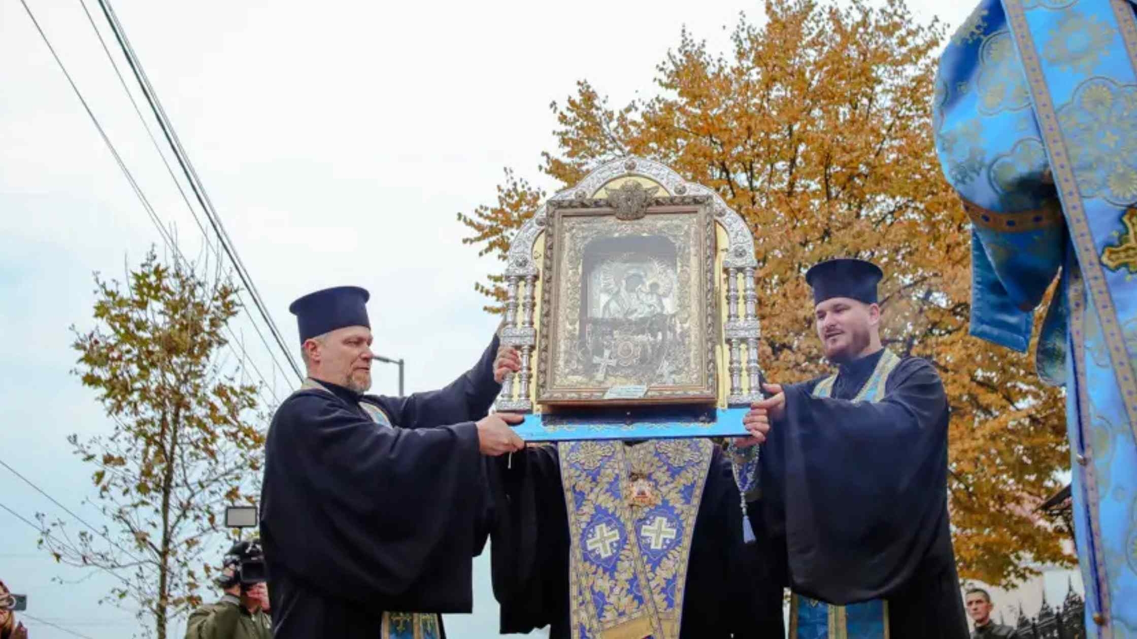 У Вінниці урочисто зустріли чудотворну мироточиву ікону Пресвятої Богородиці